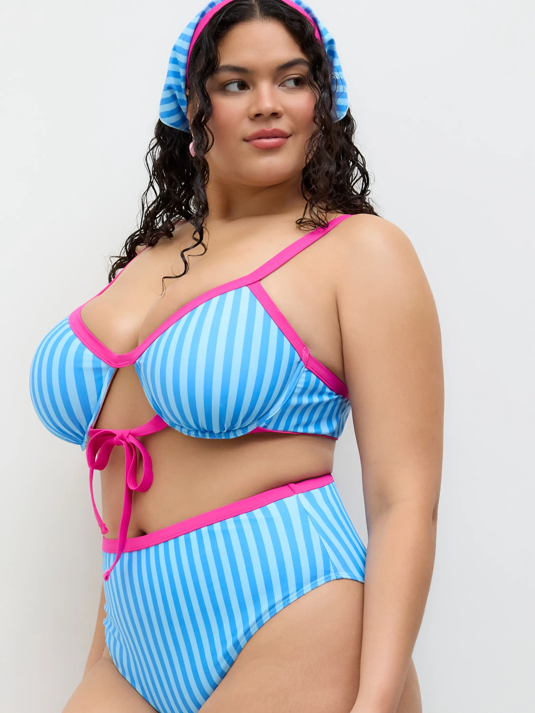 10520-polly-pocket-x-cider-seaside-rewind-swim-set-curve-plus-1.webp