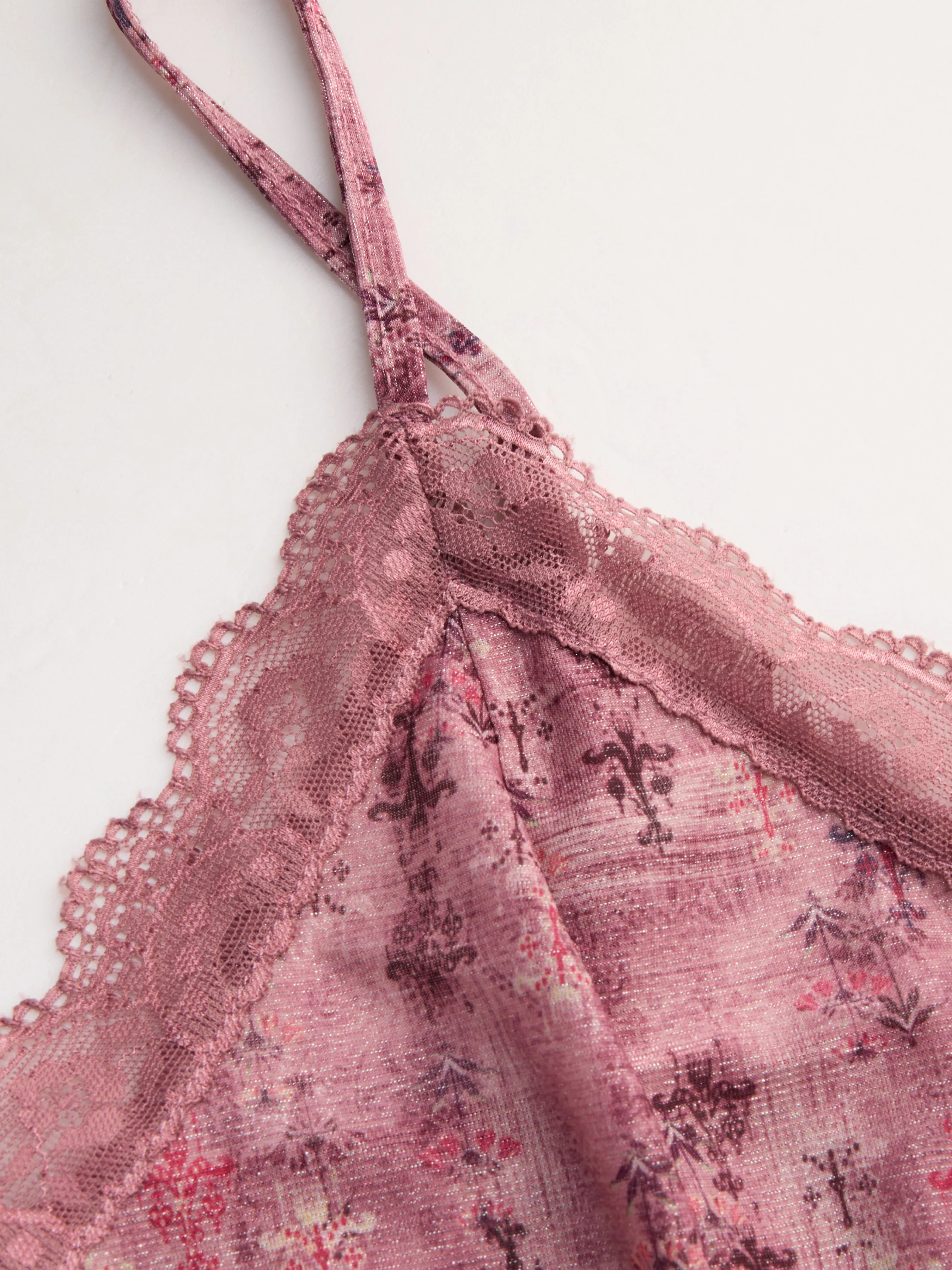 10809-v-neck-floral-tie-front-bow-lace-ruffle-hem-crop-cami-top-1.webp