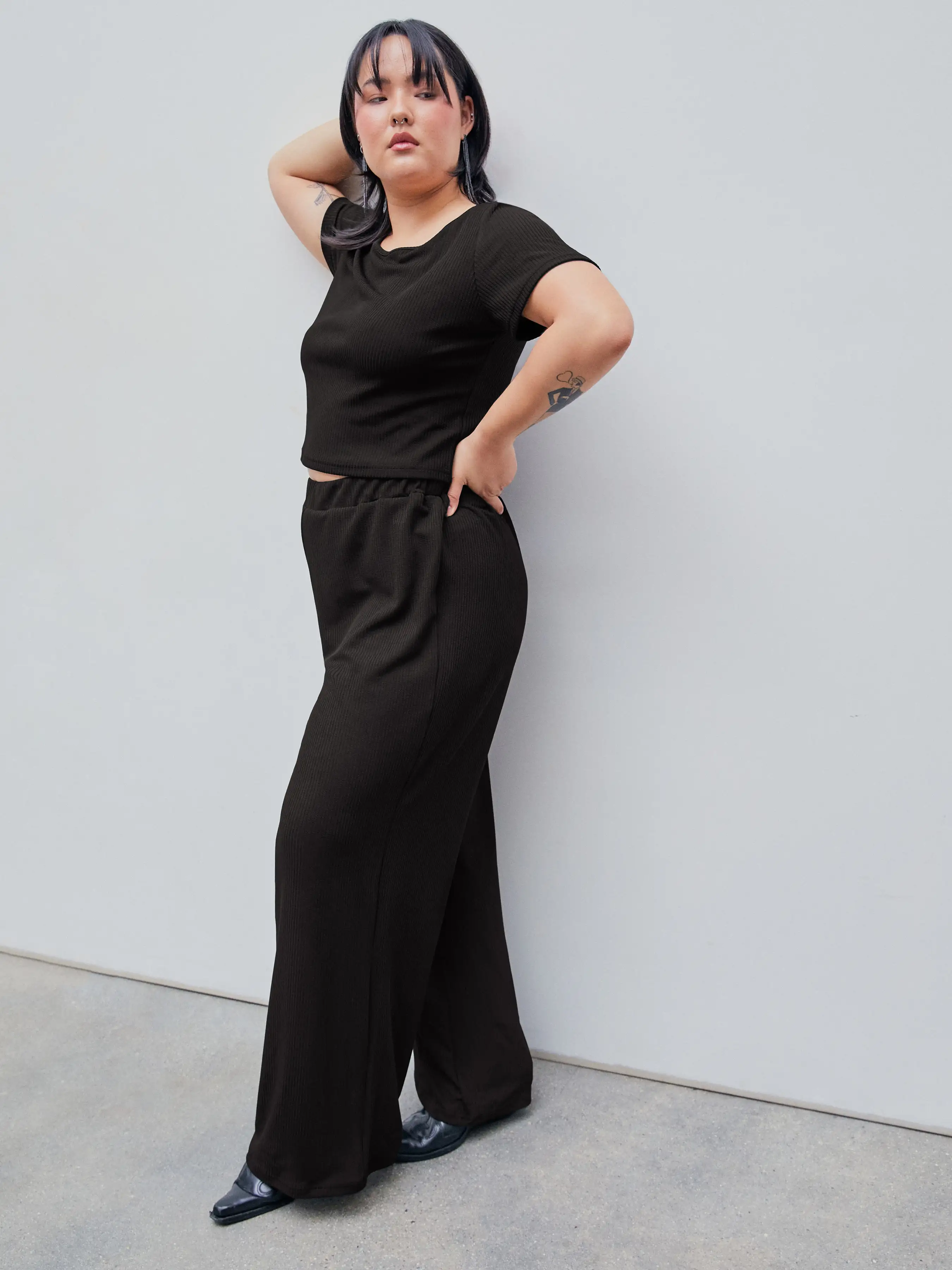 13185-knitted-short-sleeve-crop-top-wide-leg-trousers-set-curve-plus-1.jpg
