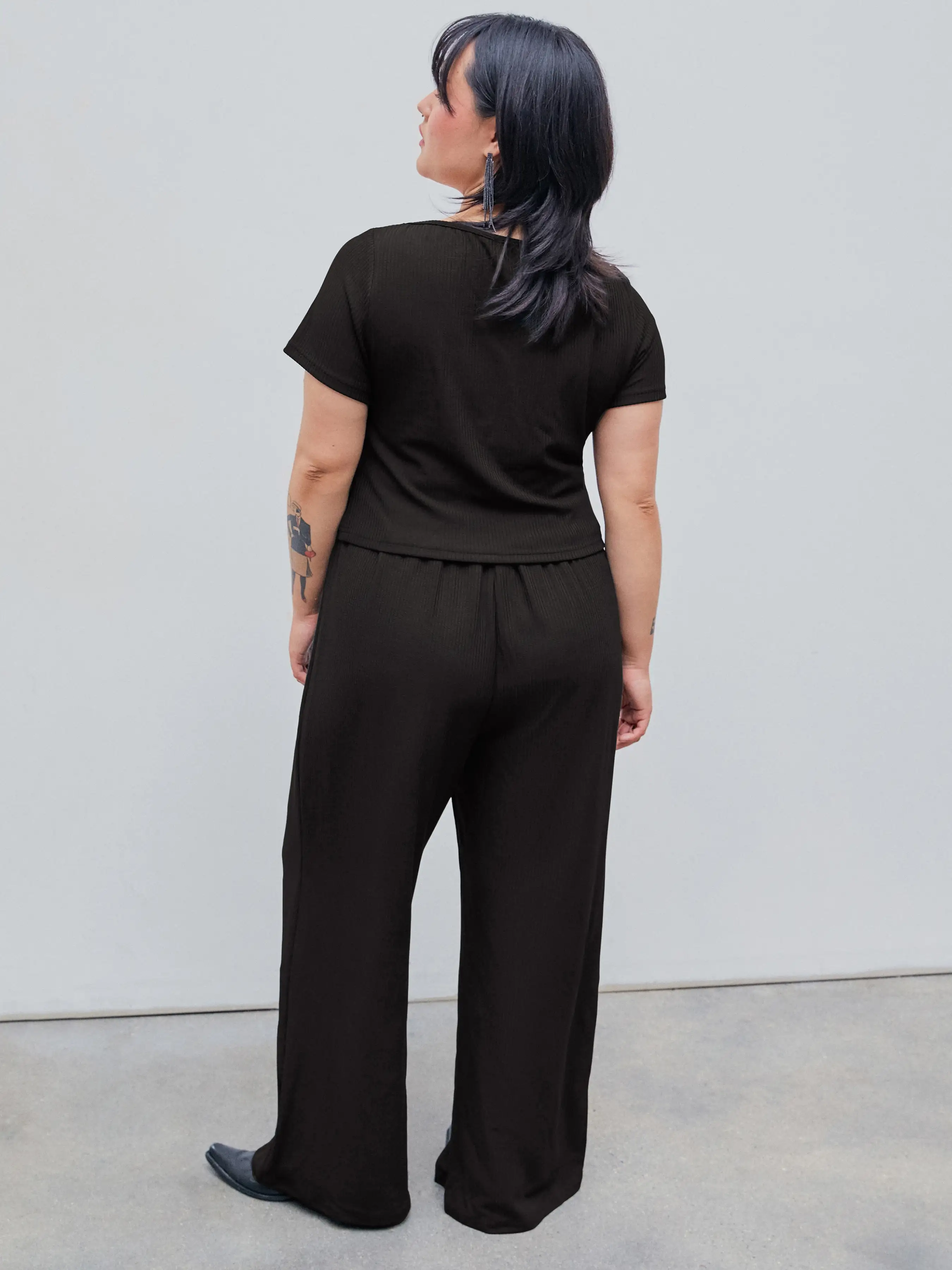 13185-knitted-short-sleeve-crop-top-wide-leg-trousers-set-curve-plus-1.jpg