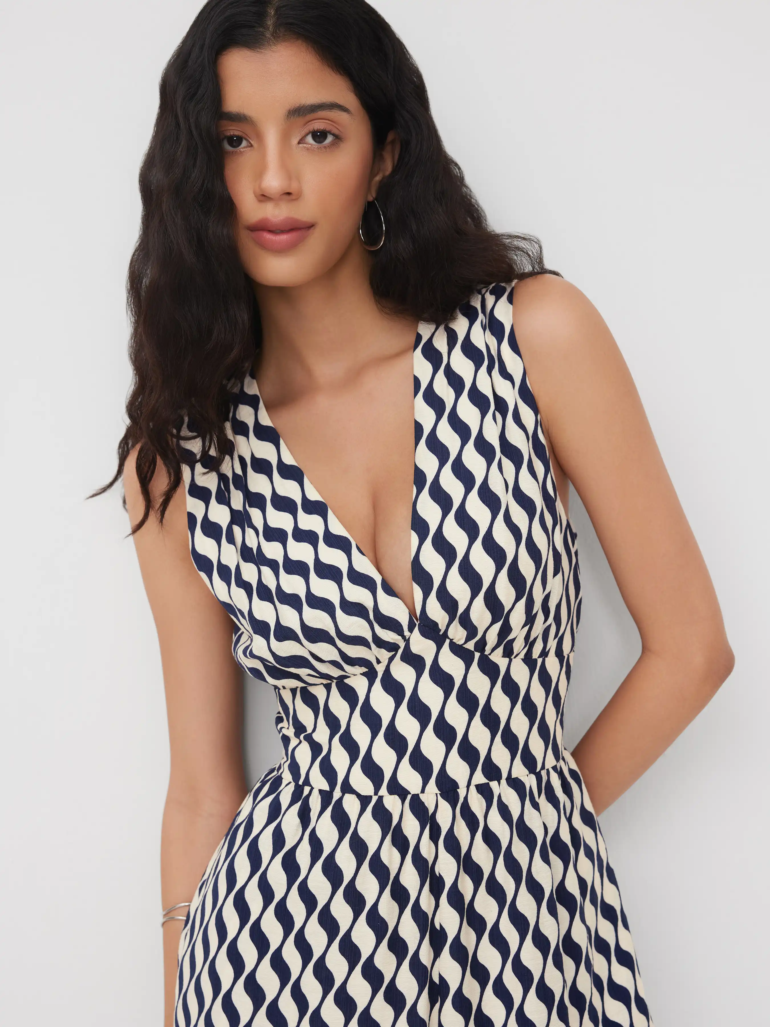 13538-v-neck-abstract-knotted-back-wide-leg-jumpsuit-1.webp