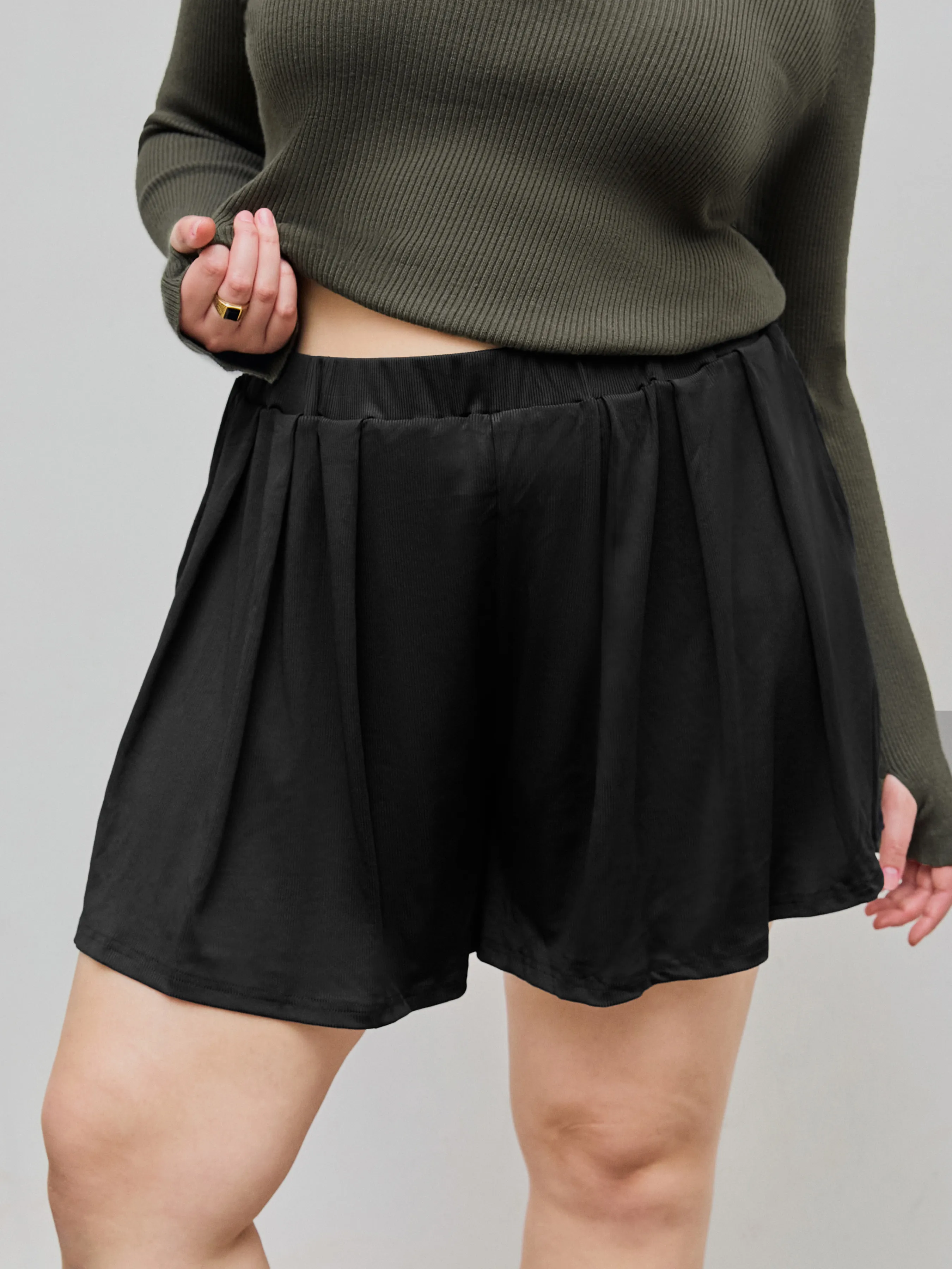 Solid Elastic Waist Wide Leg Shorts Curve & Plus