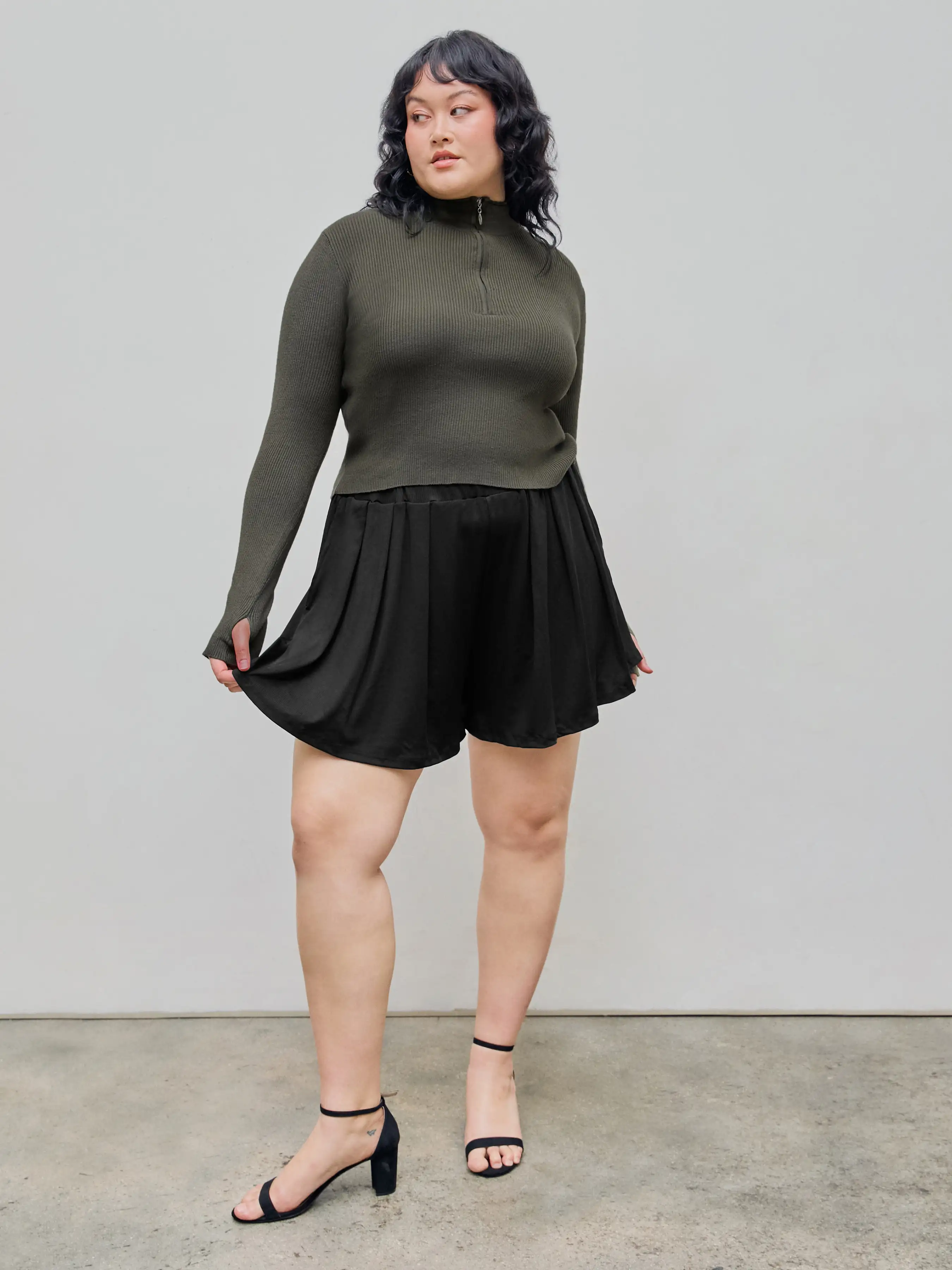 1848-solid-elastic-waist-wide-leg-shorts-curve-plus-1.webp