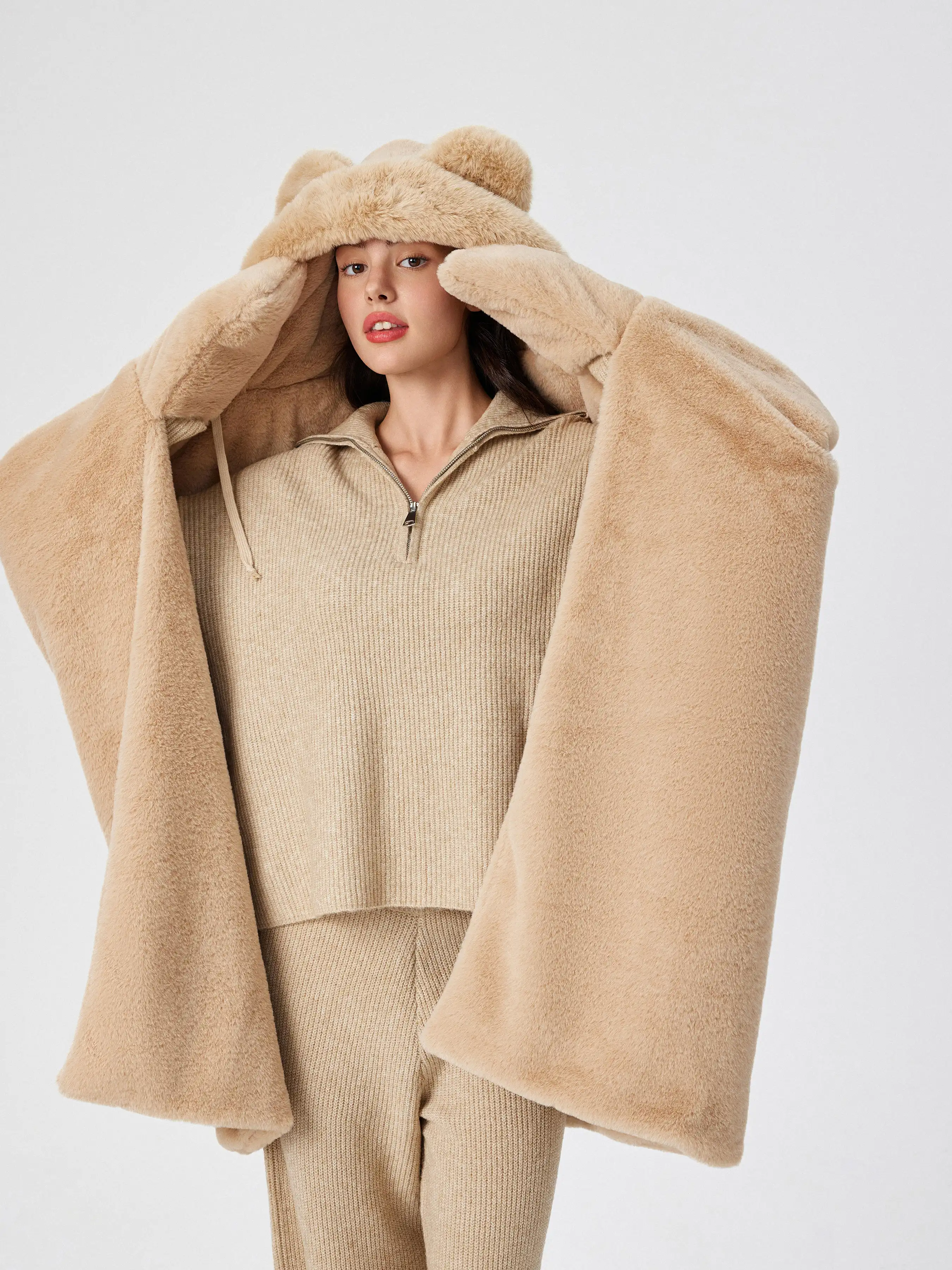 2503-bear-ear-fuzzy-blanket-with-hat-gloves-1.webp