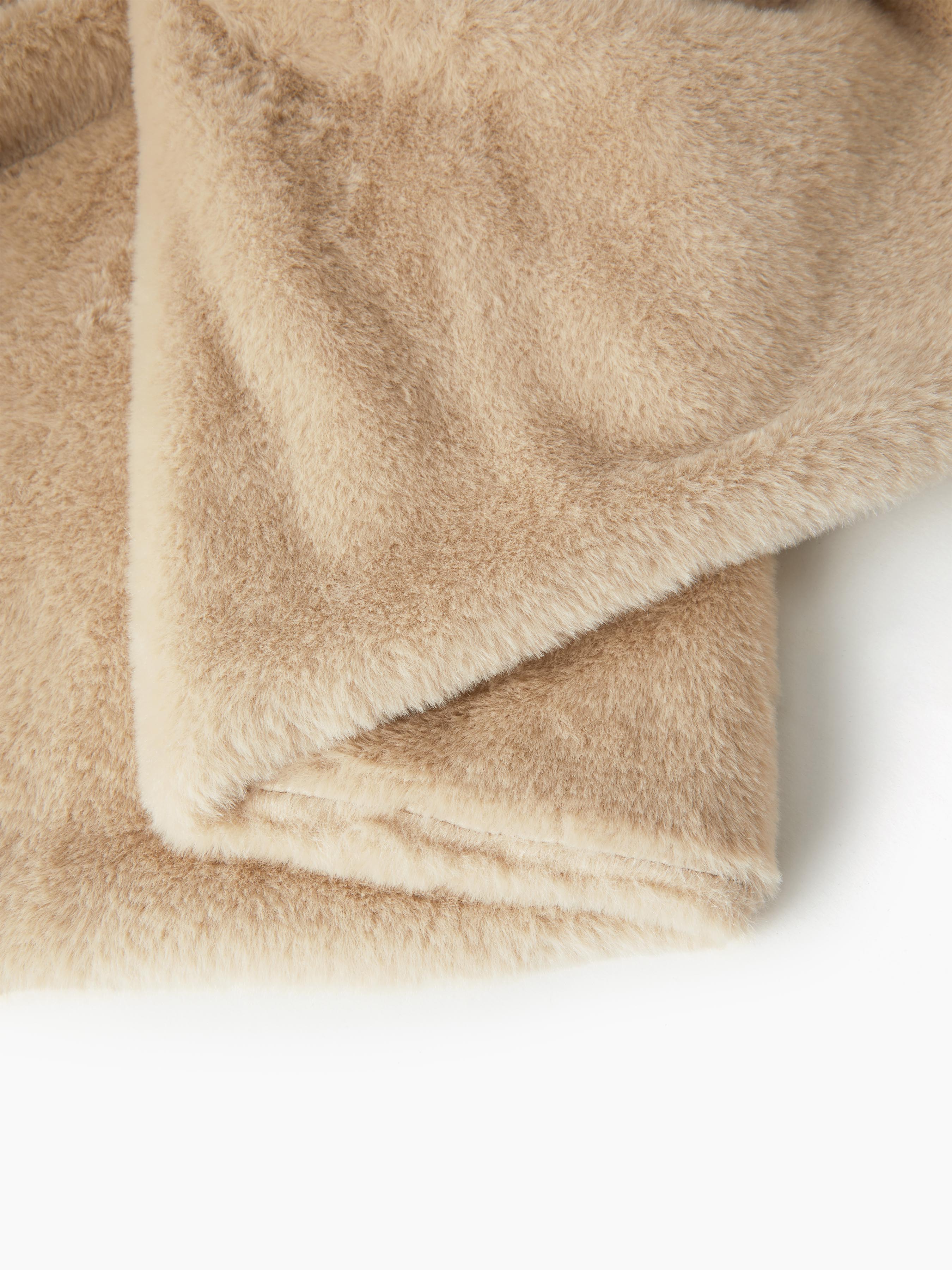2503-bear-ear-fuzzy-blanket-with-hat-gloves-1.webp