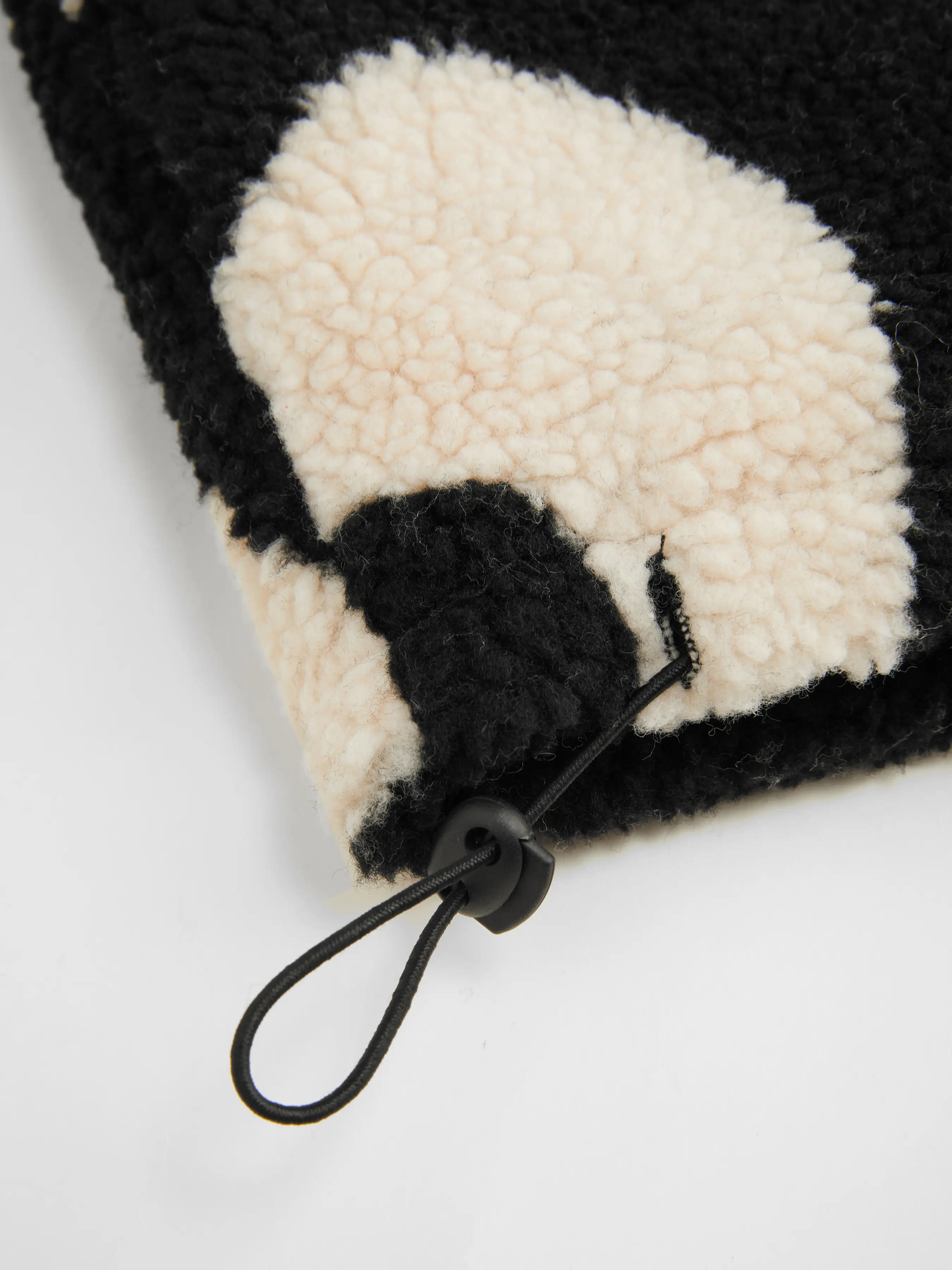 2831-fleece-high-neck-geometric-puffer-vest-1.webp