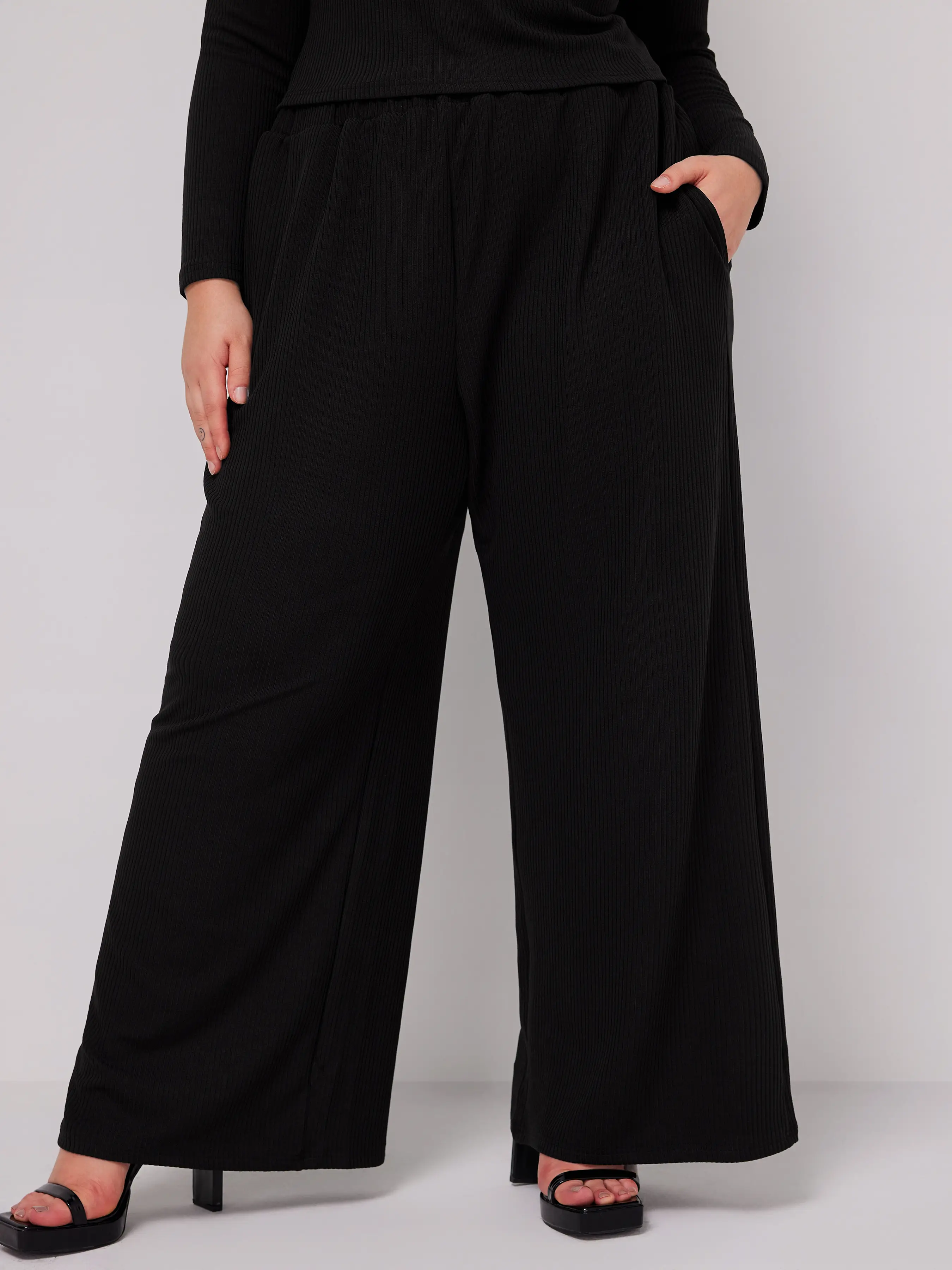 3372-pocket-knitted-crop-top-wide-leg-trousers-set-curve-plus-1.webp