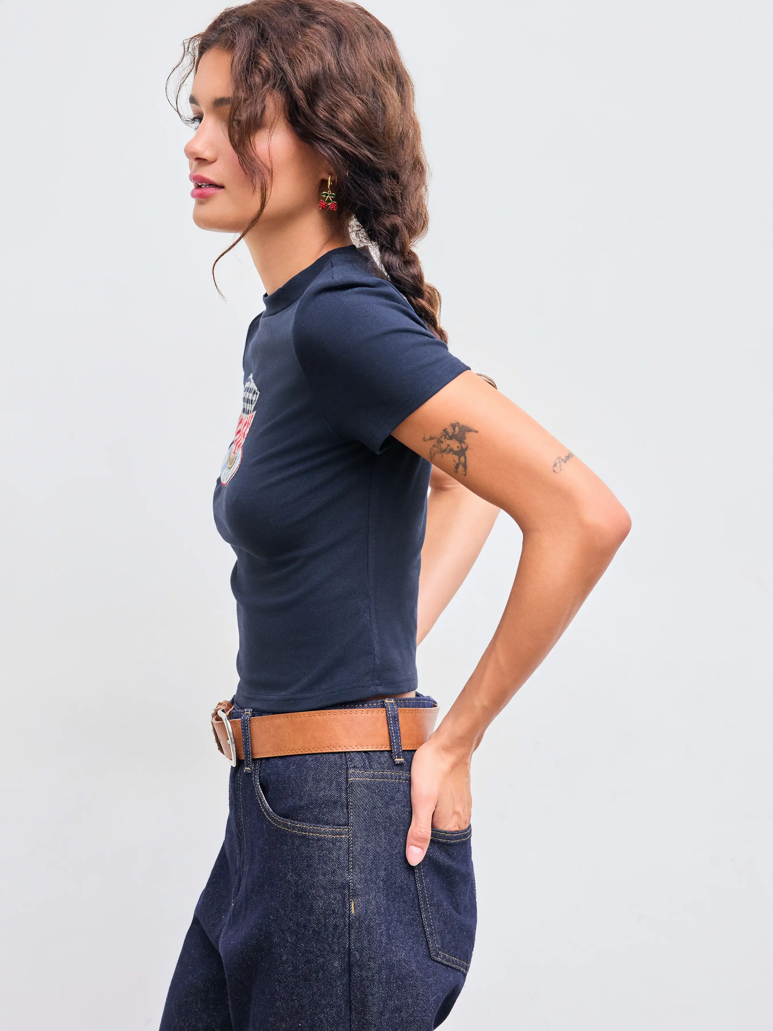 3663-round-neckline-cup-appliques-short-sleeve-tee-1.webp