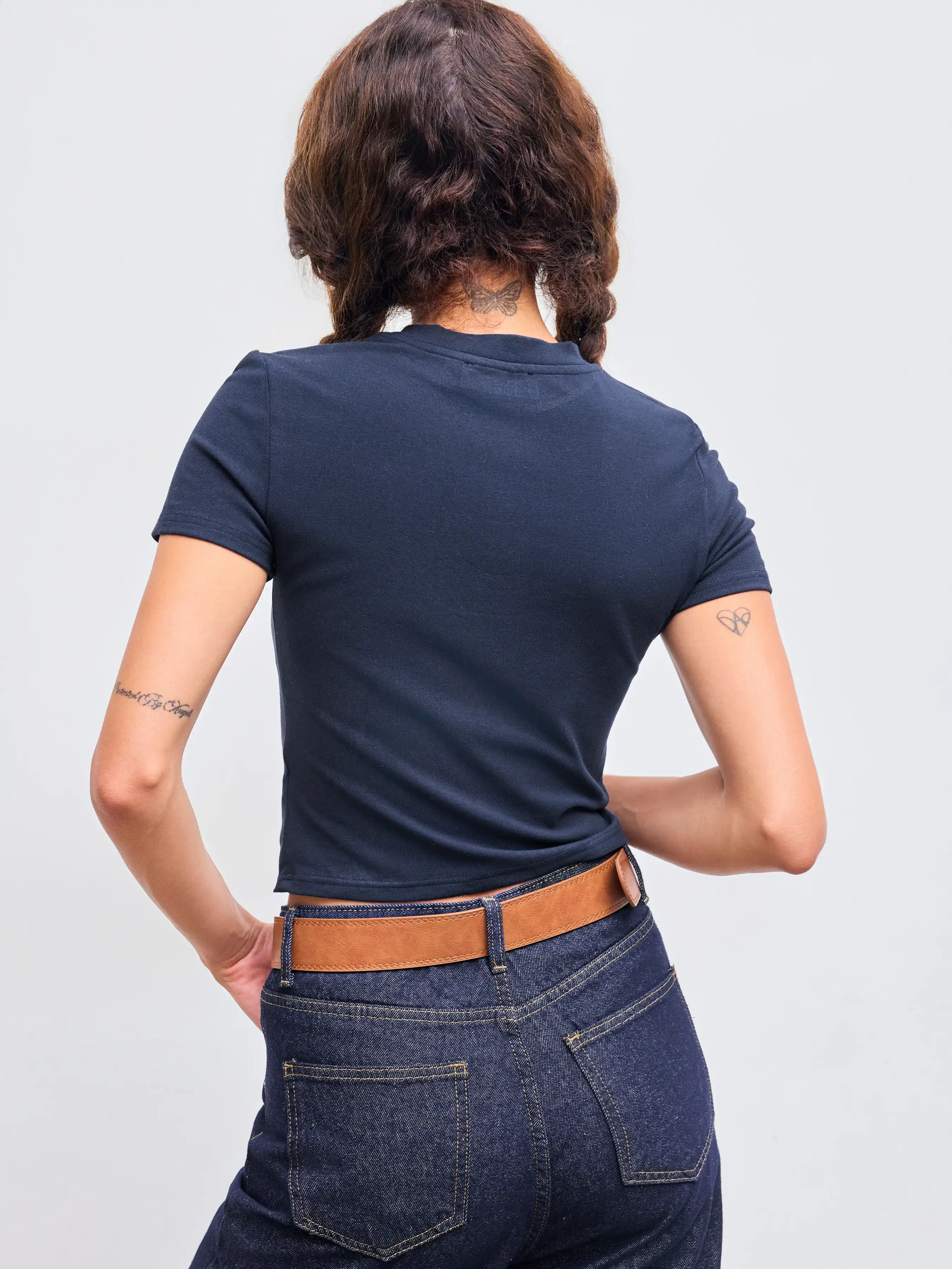 3663-round-neckline-cup-appliques-short-sleeve-tee-1.webp