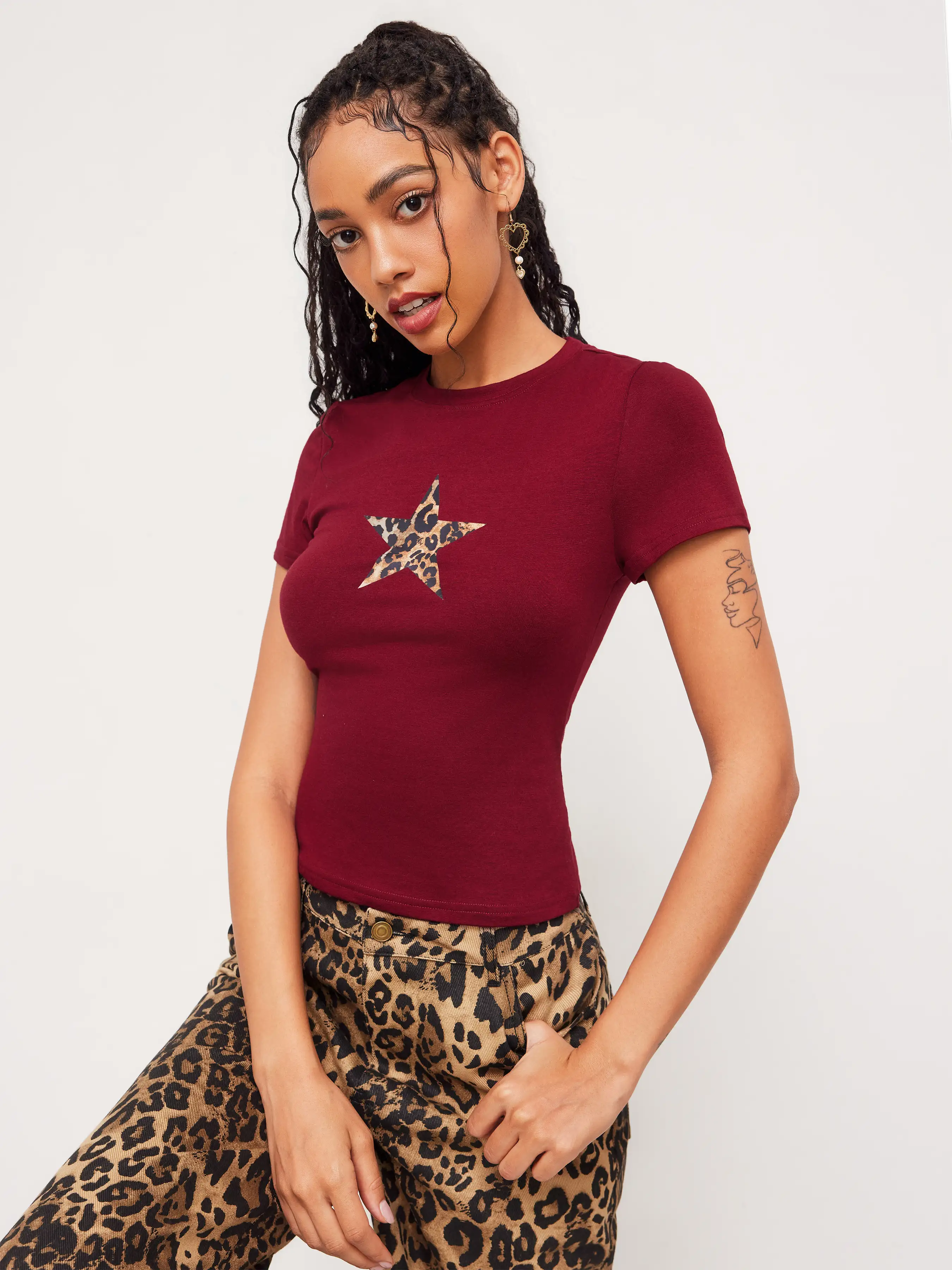 Round Neckline Leopard Star Graphic Short Sleeve Tee