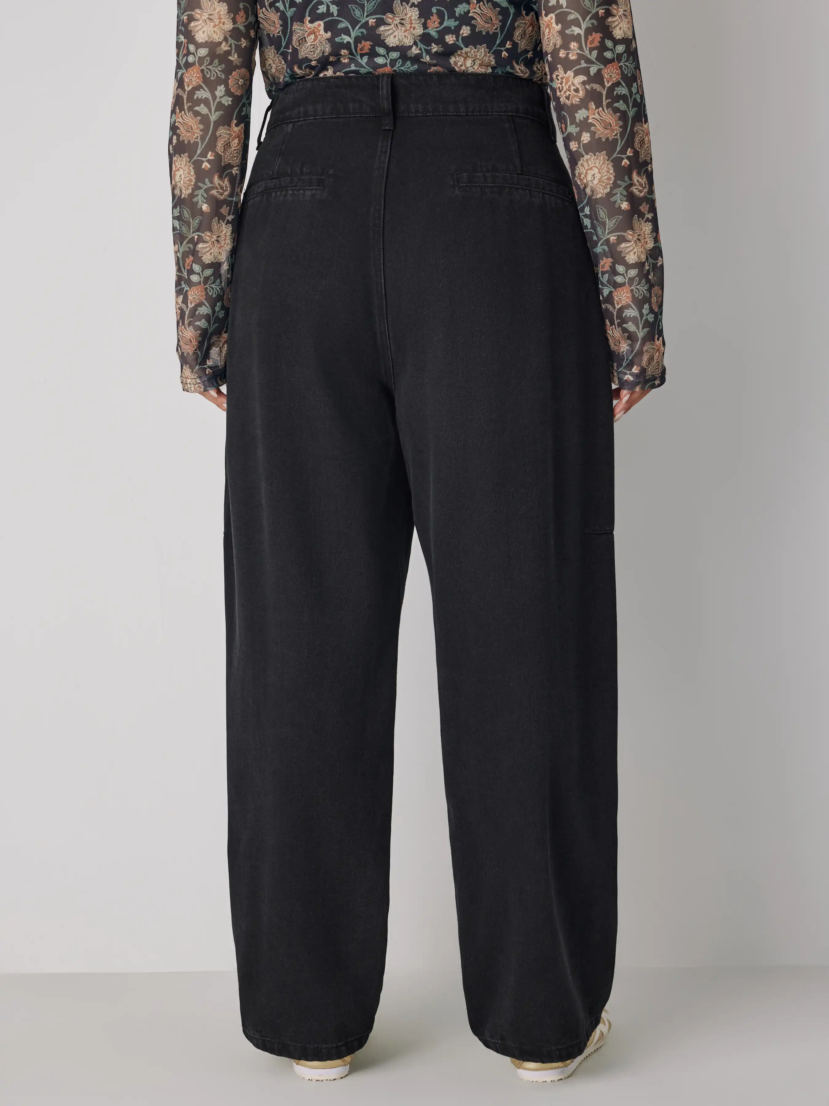 4003-denim-high-waist-pocket-tapered-trousers-curve-plus-1.webp