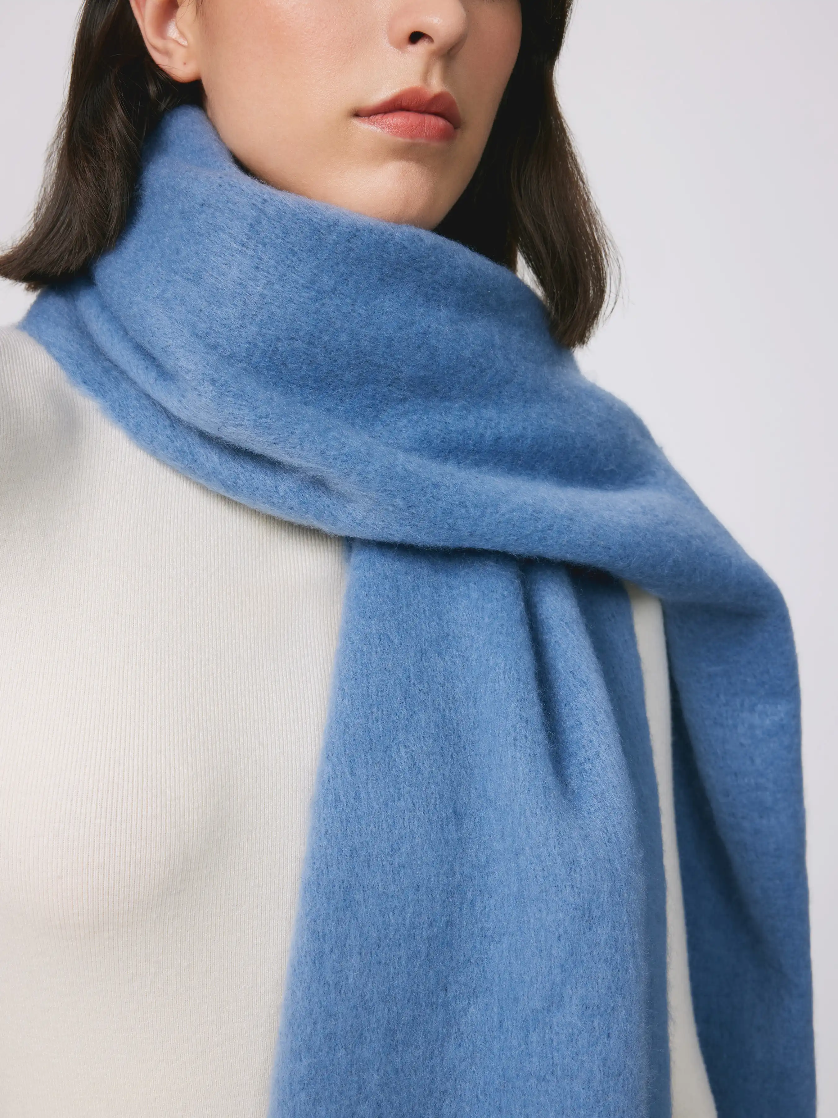 4015-solid-tassel-scarf-1.webp