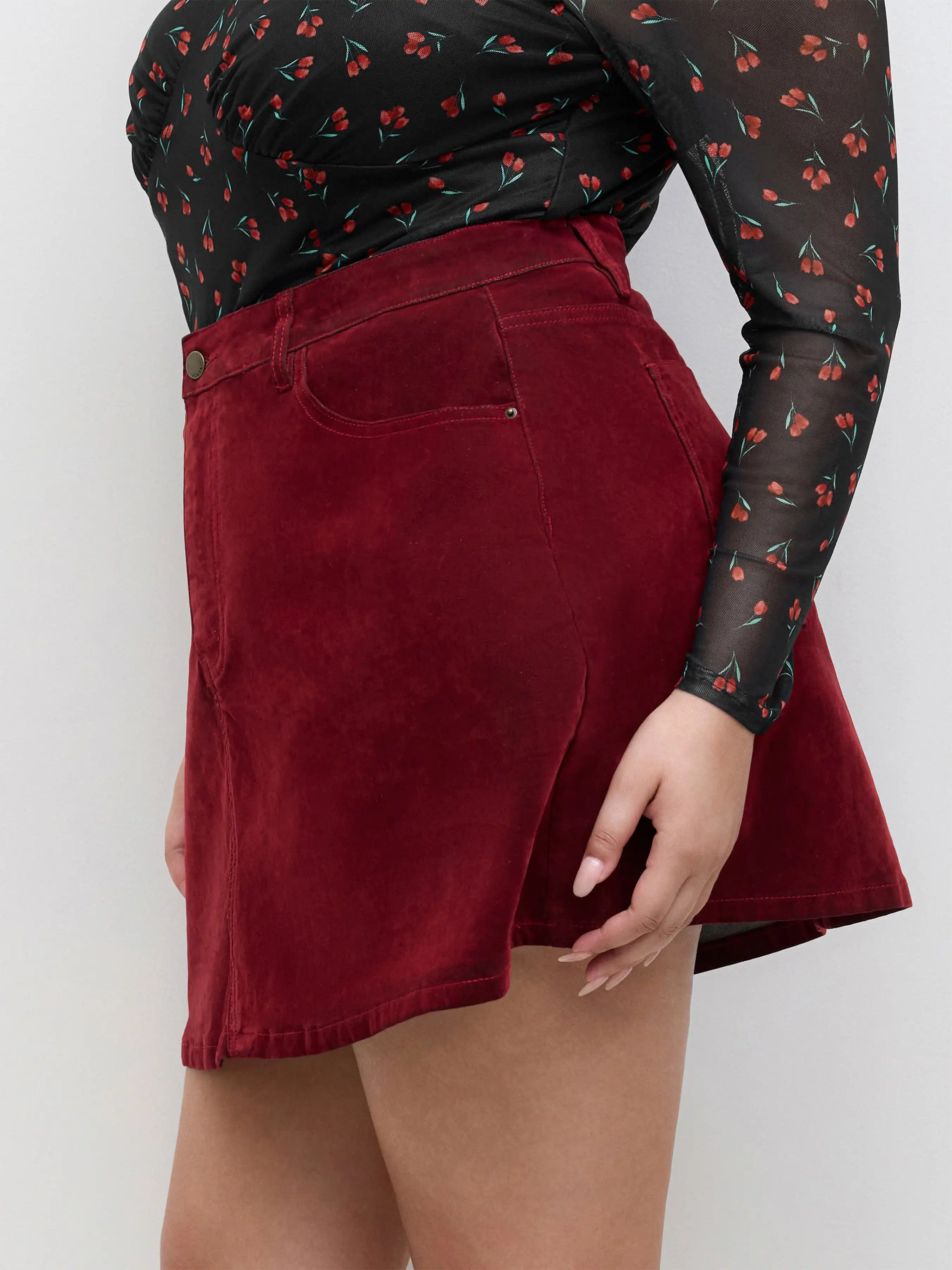 4056-stretch-denim-mid-rise-pocket-mini-skirt-curve-plus-1.webp