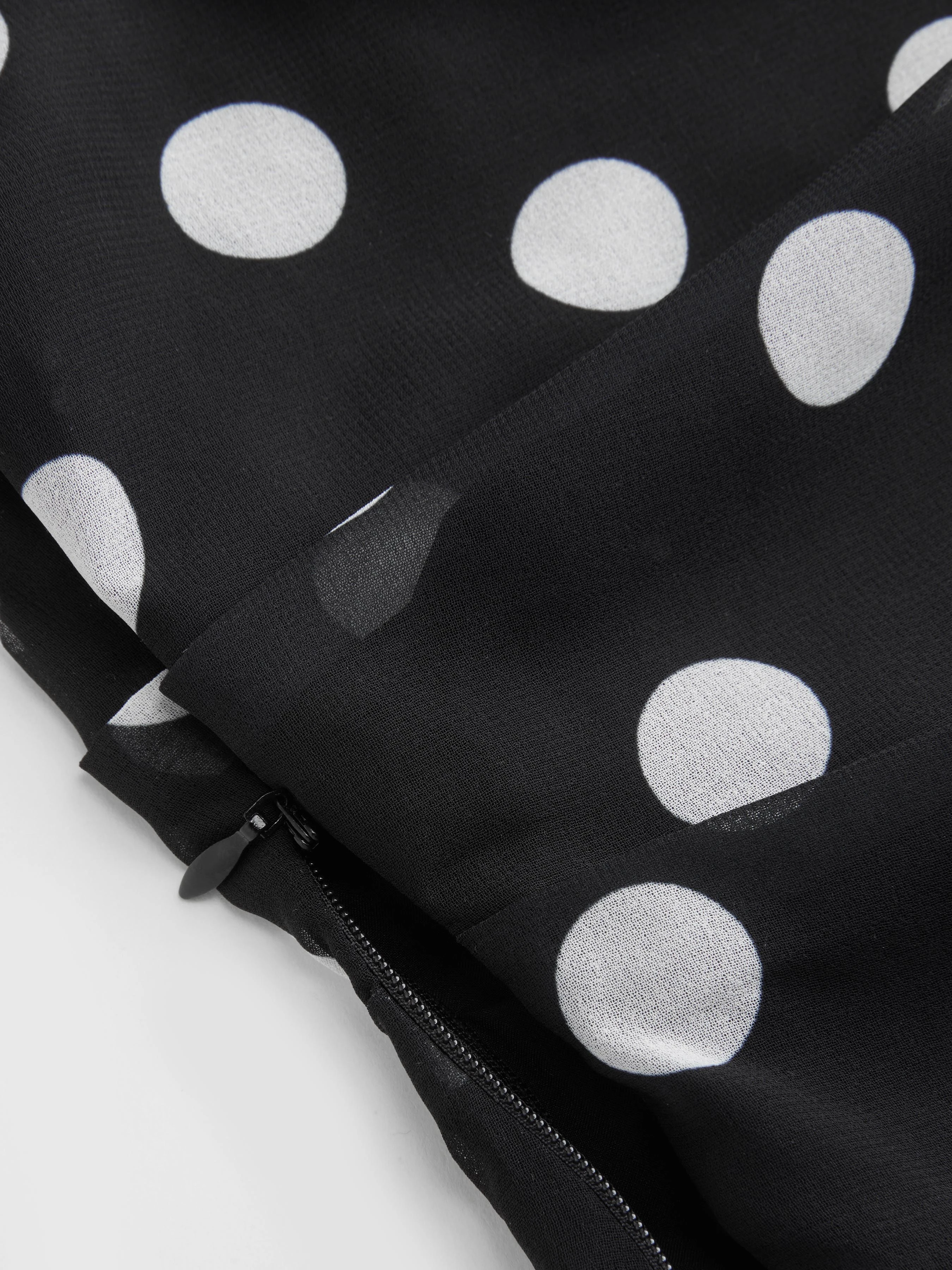 418-cowl-neck-ruched-polka-dot-cami-top-with-scarf-mid-rise-mini-skort-set-1.png