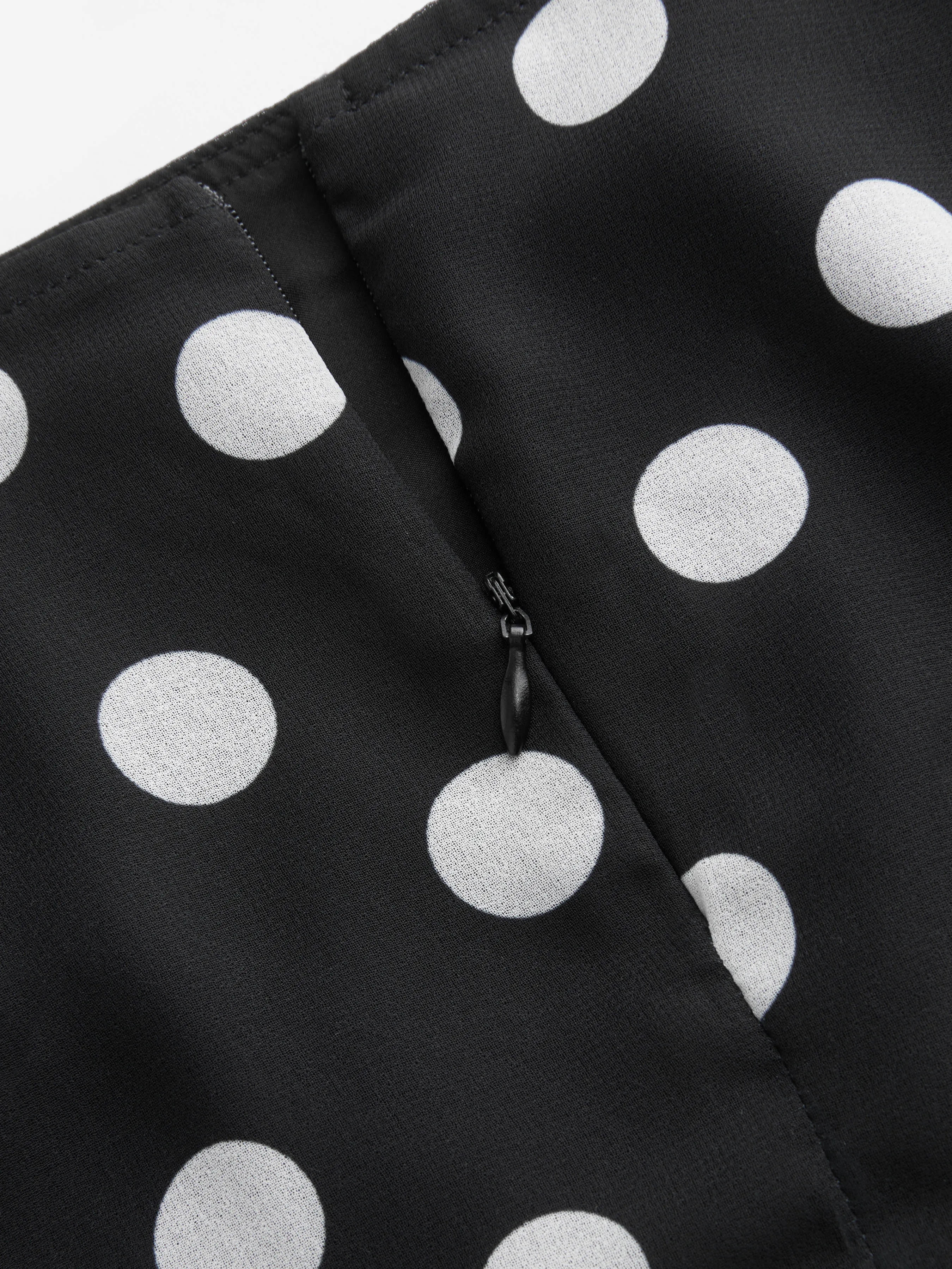 418-cowl-neck-ruched-polka-dot-cami-top-with-scarf-mid-rise-mini-skort-set-1.png