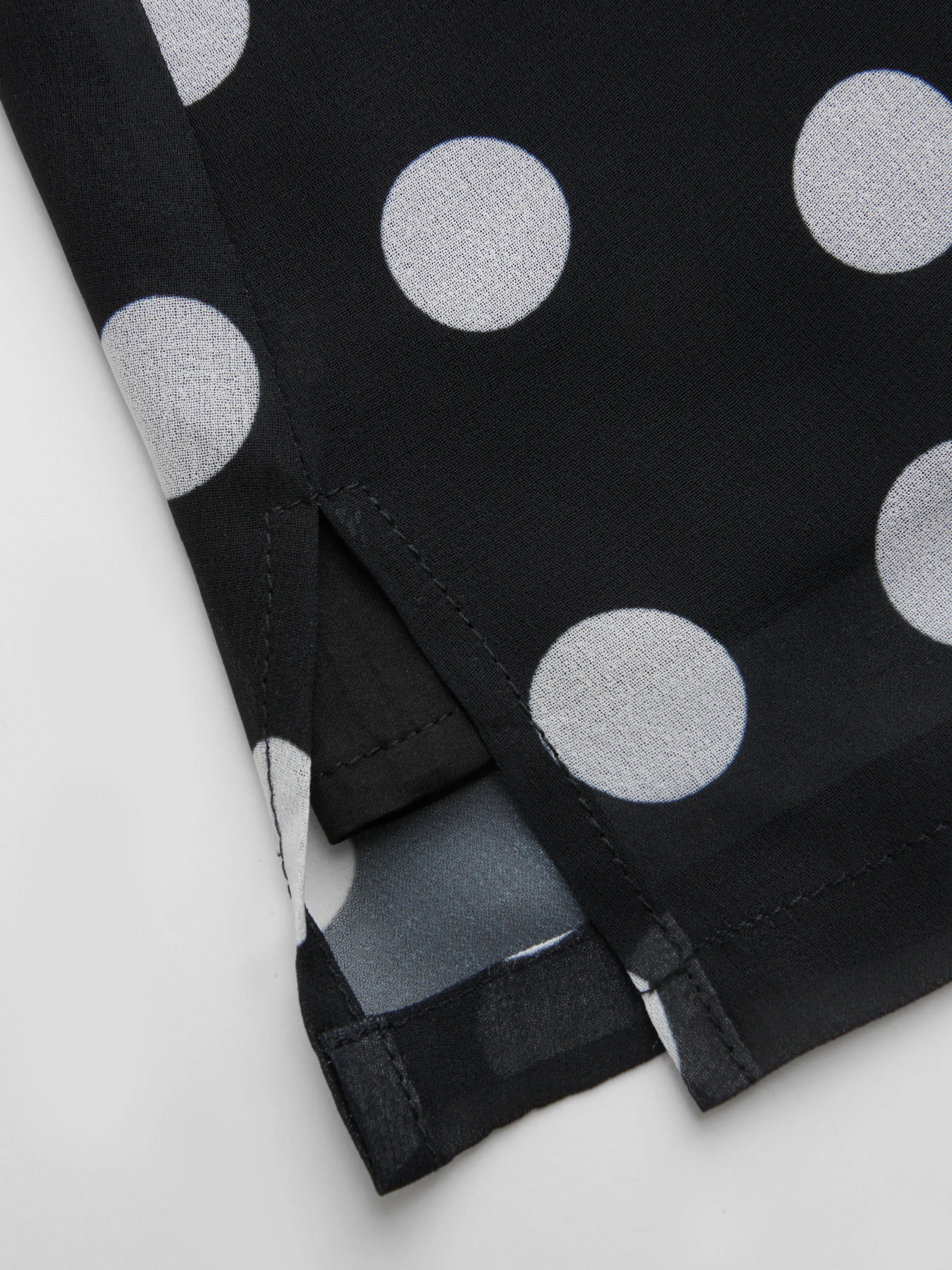 418-cowl-neck-ruched-polka-dot-cami-top-with-scarf-mid-rise-mini-skort-set-1.png