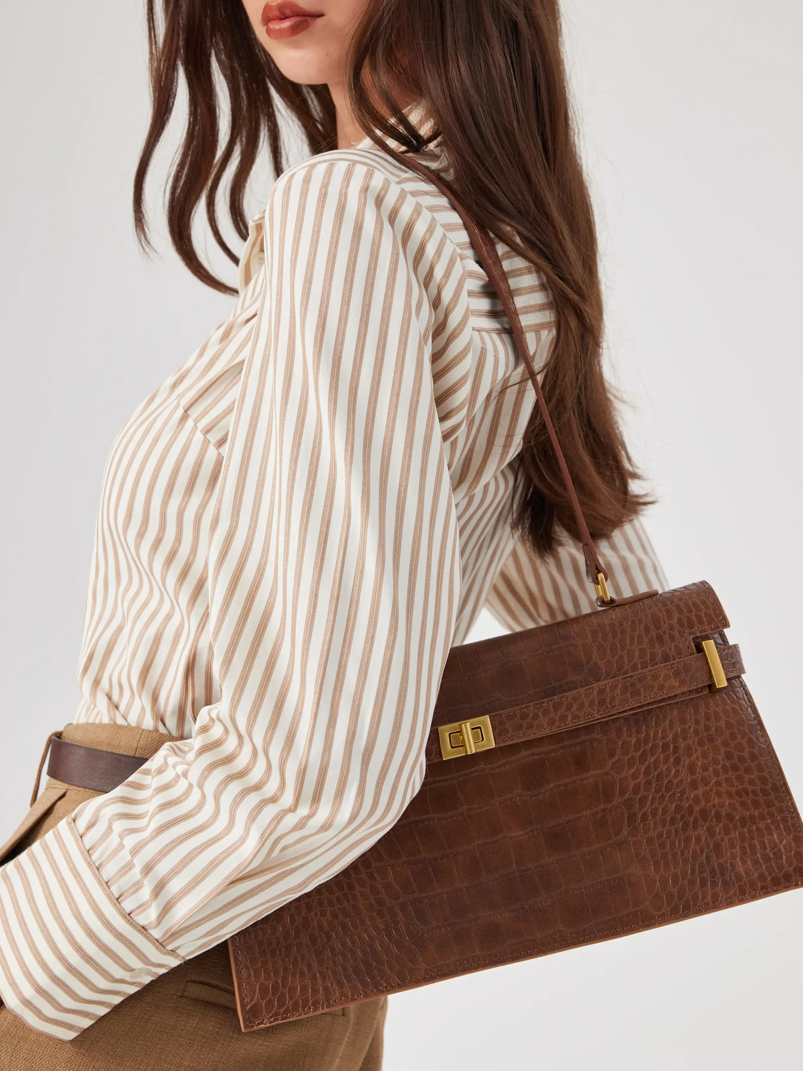 4310-crocodile-pattern-belted-rectangle-shoulder-bag-1.webp