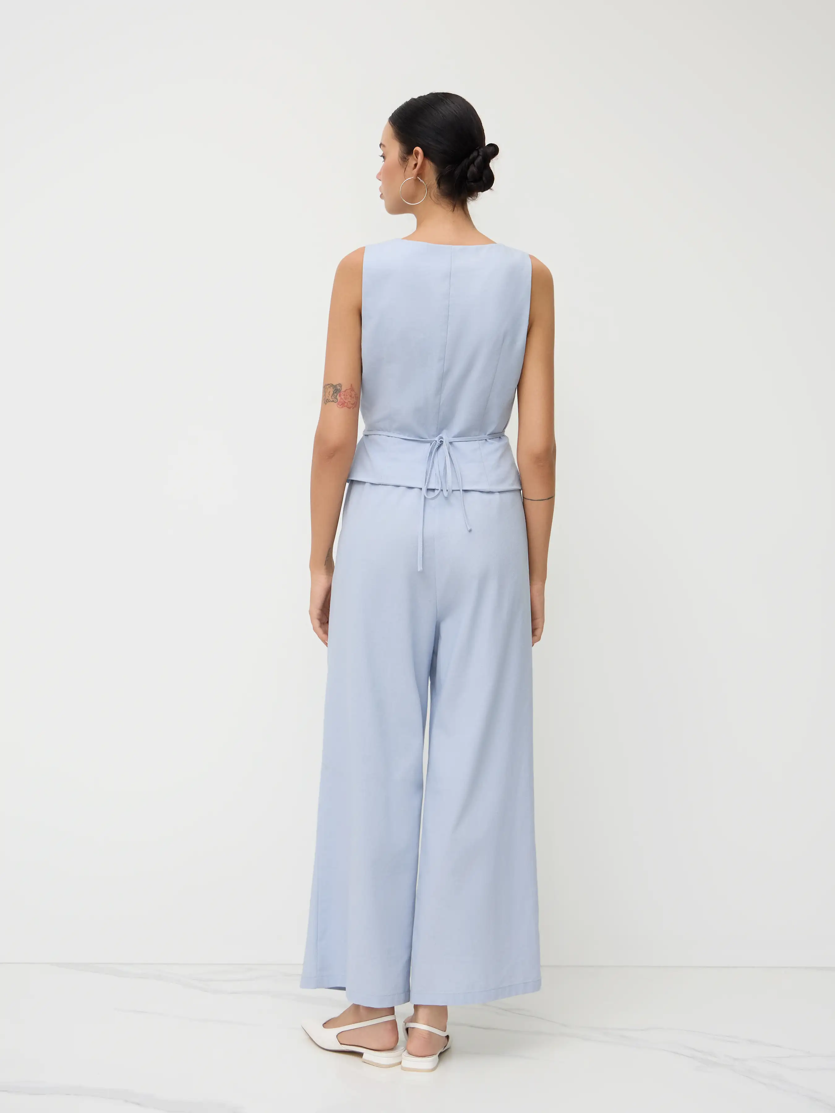 5180-linen-blend-v-neck-metal-detail-knotted-pleated-wide-leg-jumpsuit-1.webp