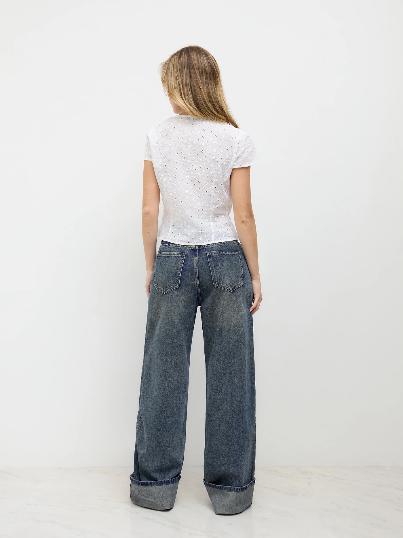 5206-middle-waist-solid-button-wide-leg-jeans-1.webp