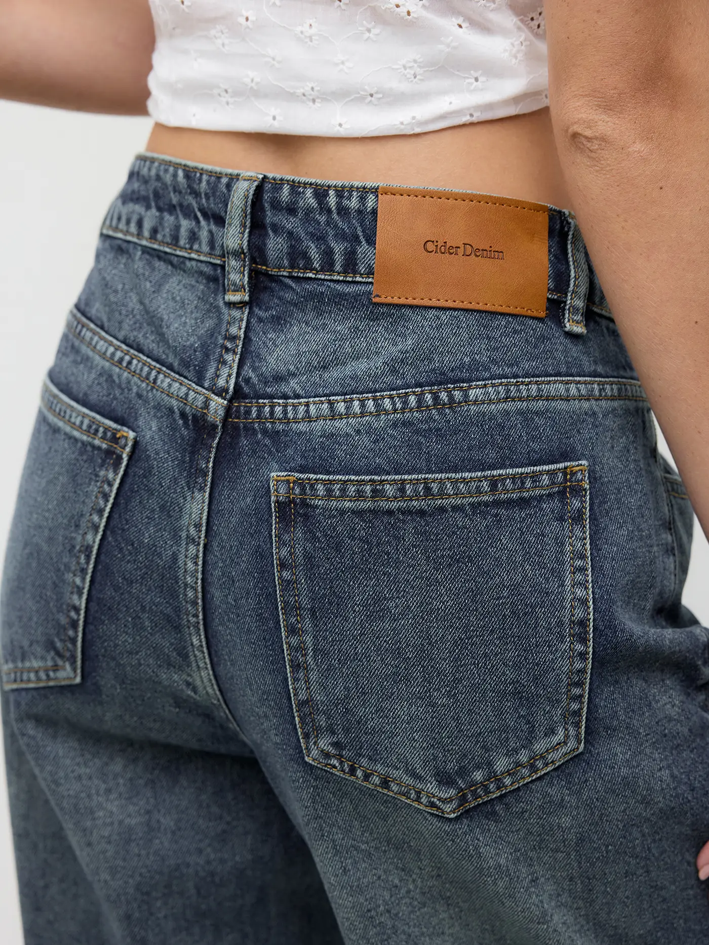 5206-middle-waist-solid-button-wide-leg-jeans-1.webp