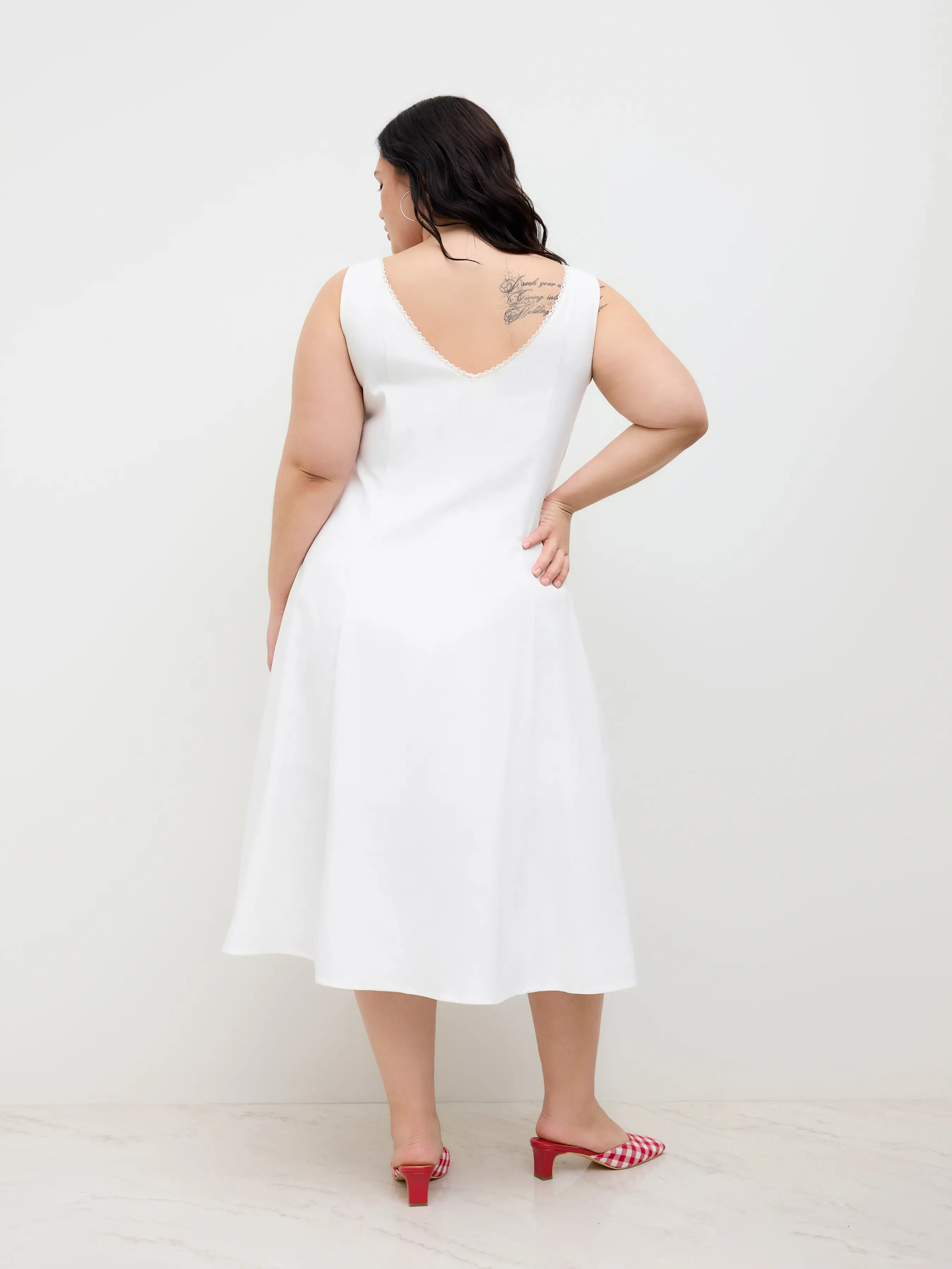5364-linen-blend-sweetheart-button-up-ruffle-midi-dress-curve-plus-1.webp