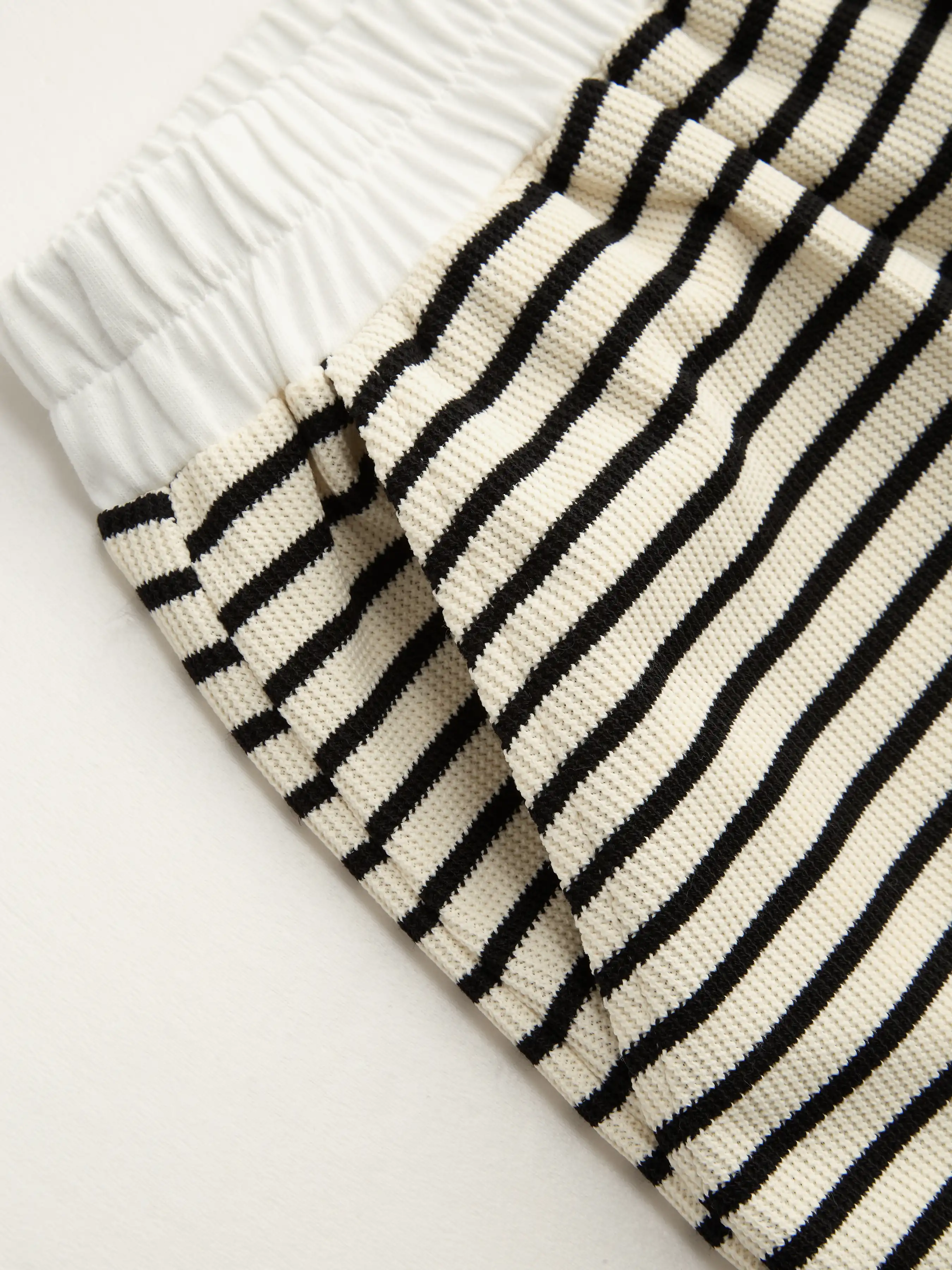 5390-cotton-blend-stripe-contrasting-binding-tee-elastic-waist-shorts-set-1.webp