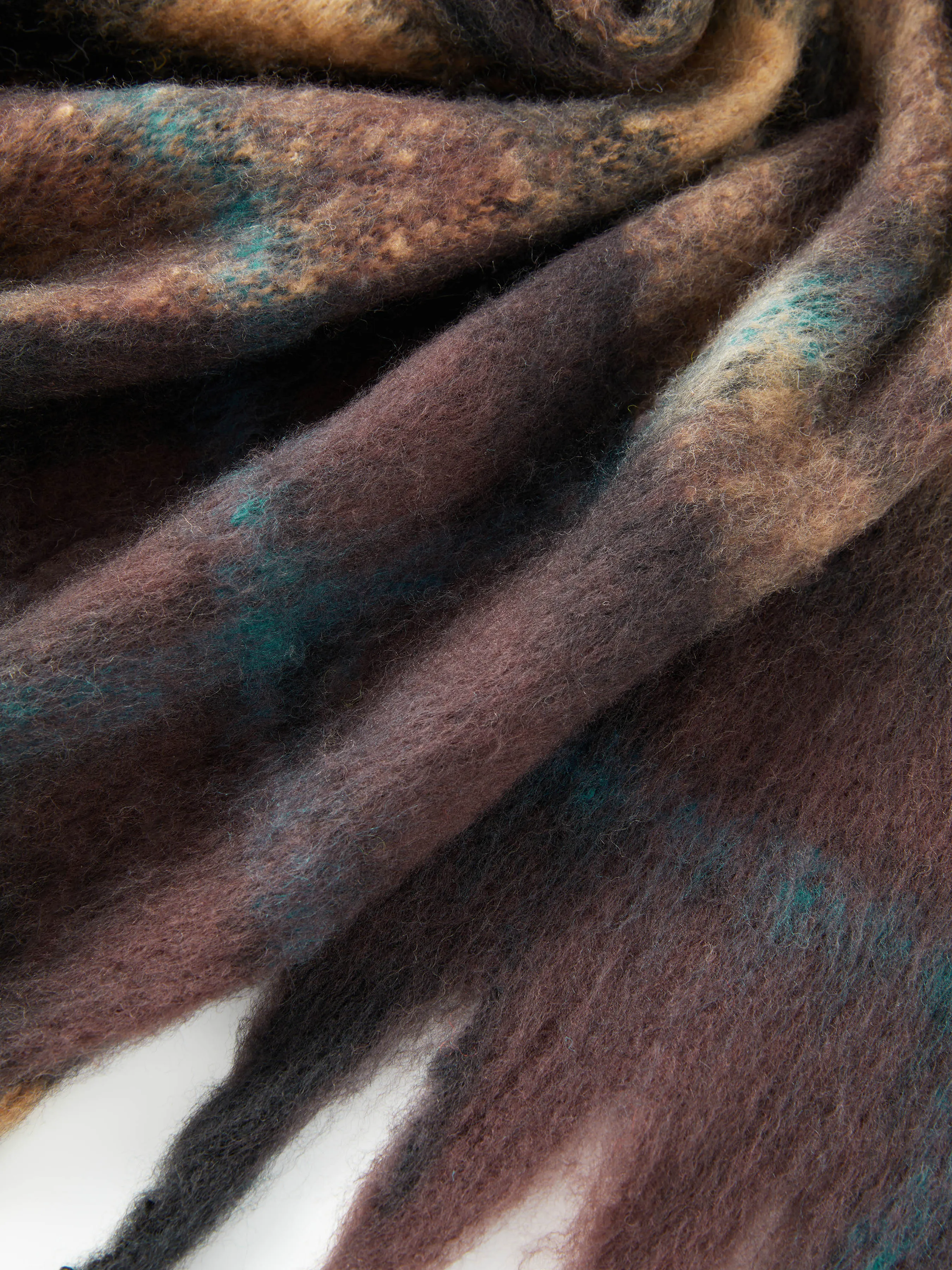 5824-plaid-fringed-scarf-1.webp