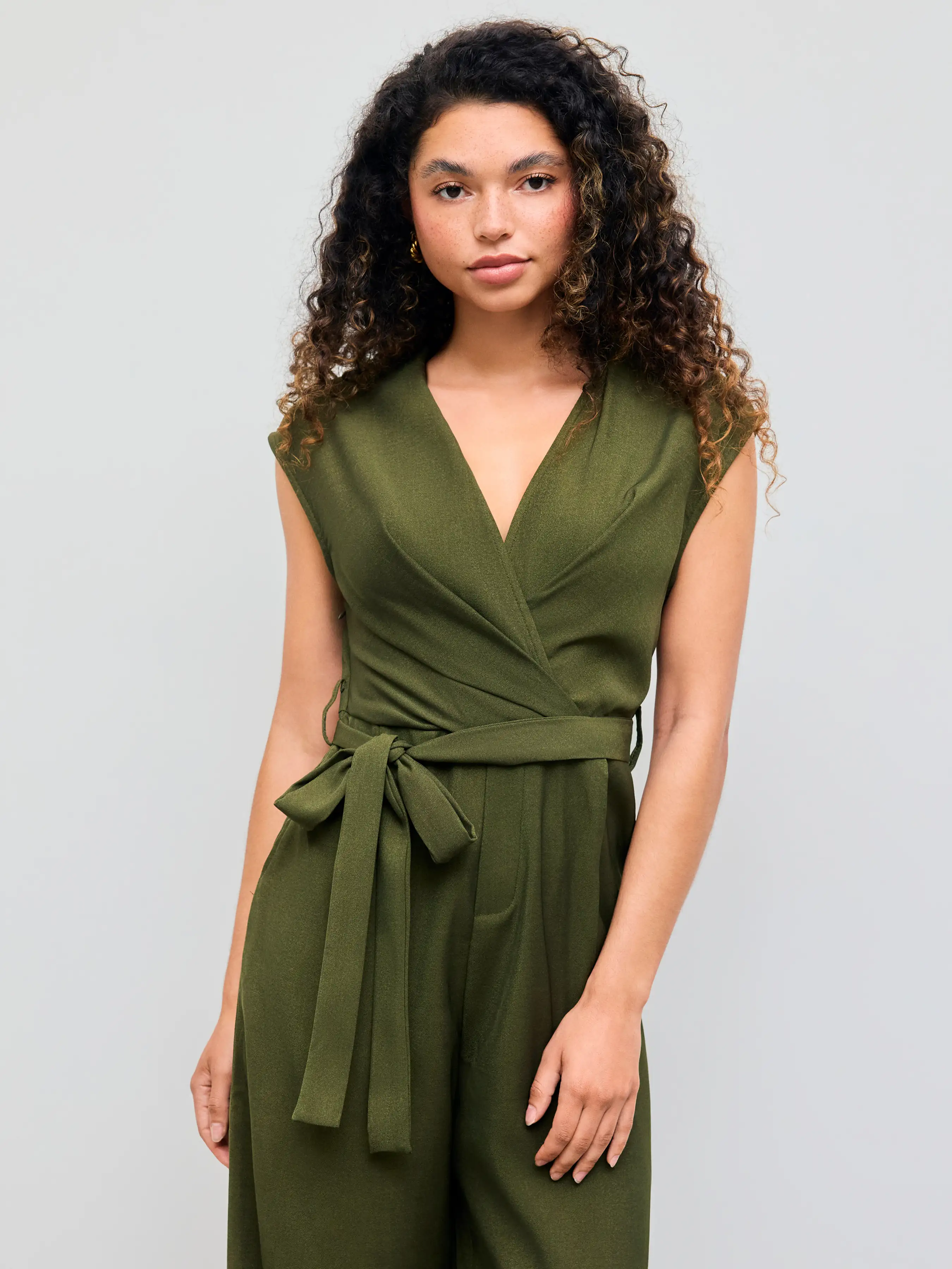 6403-collar-solid-pocket-wide-leg-jumpsuit-with-belt-1.webp
