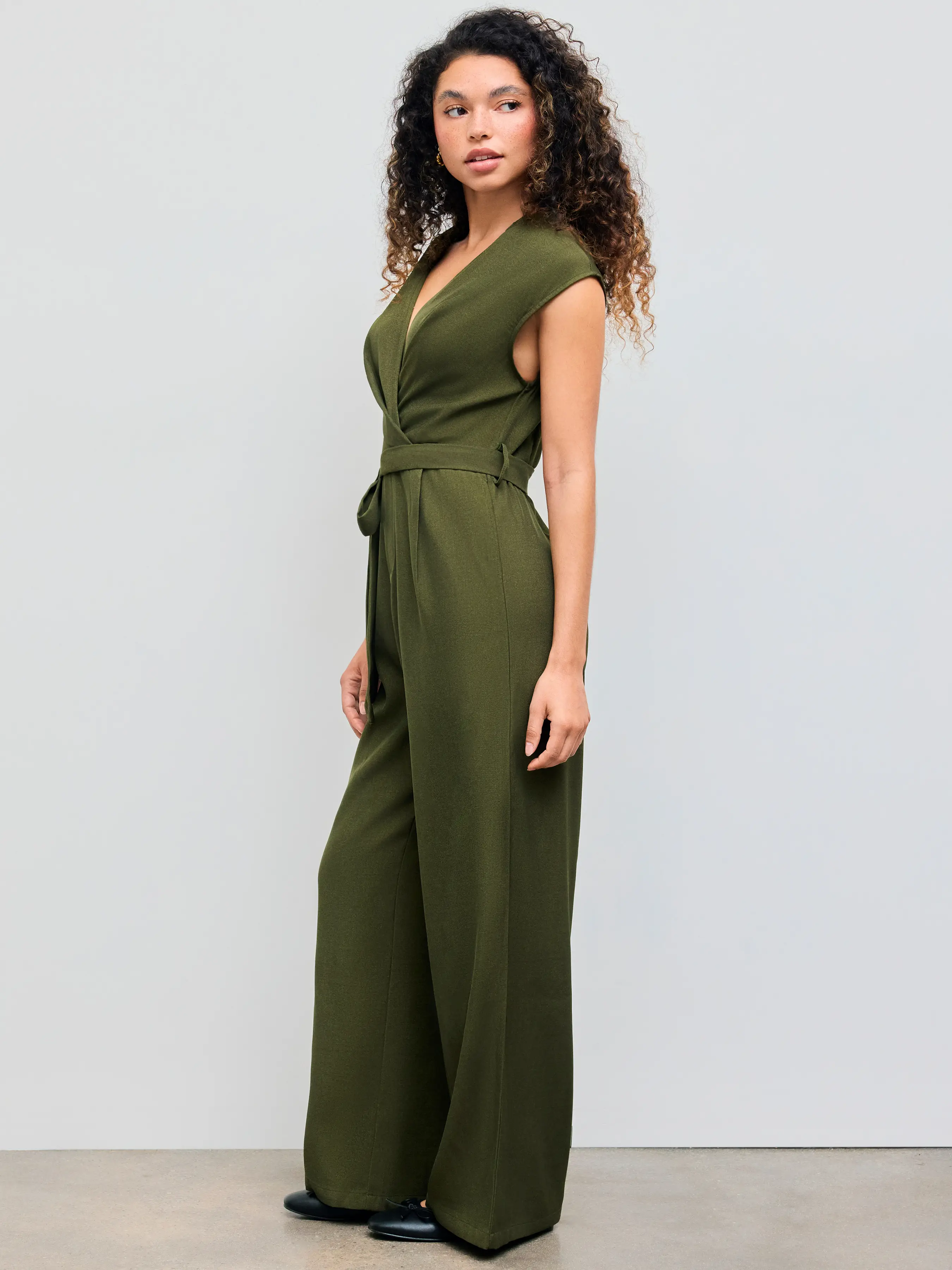 6403-collar-solid-pocket-wide-leg-jumpsuit-with-belt-1.webp