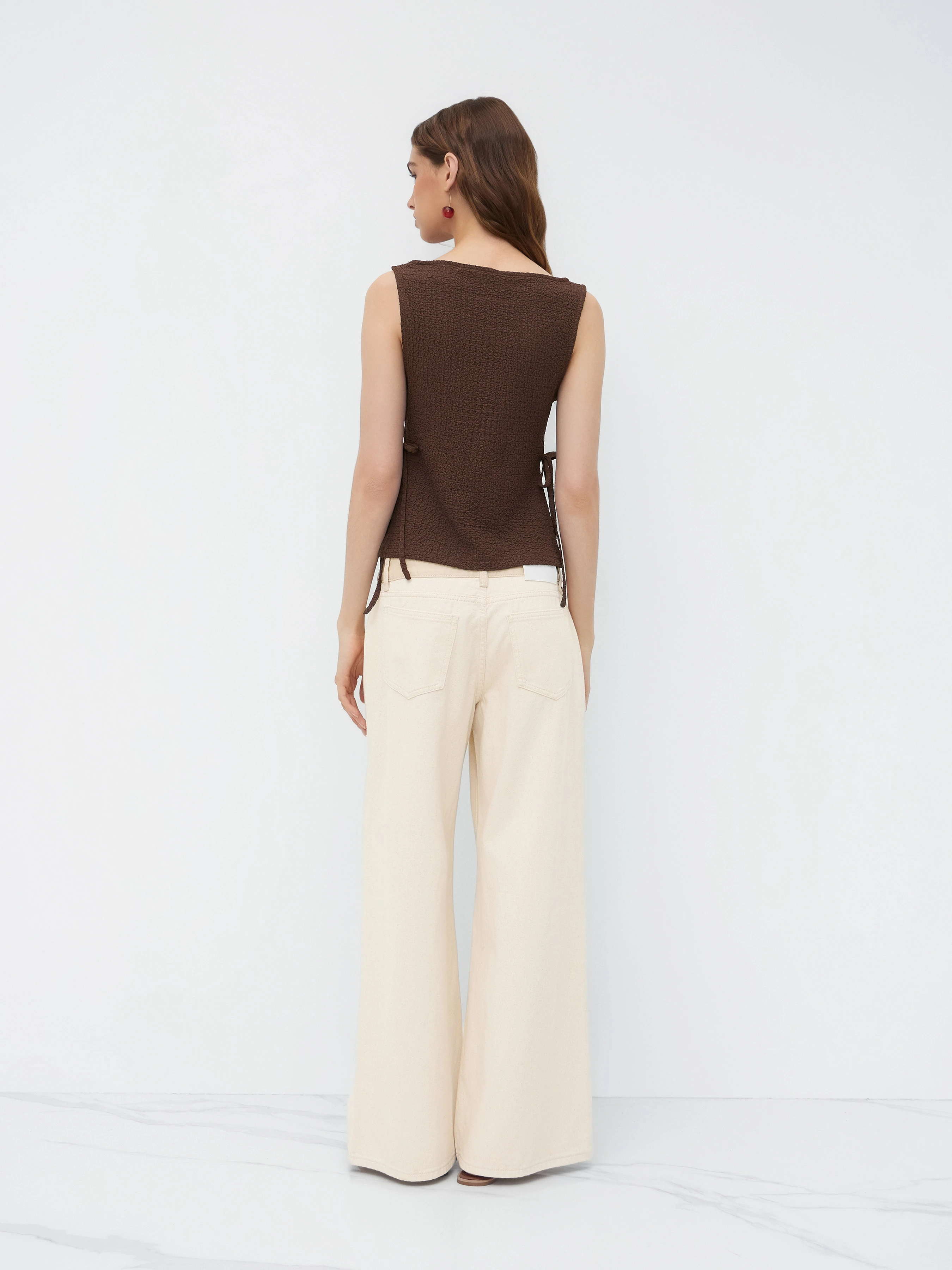 6572-boat-neck-texture-knotted-split-tank-top-1.webp