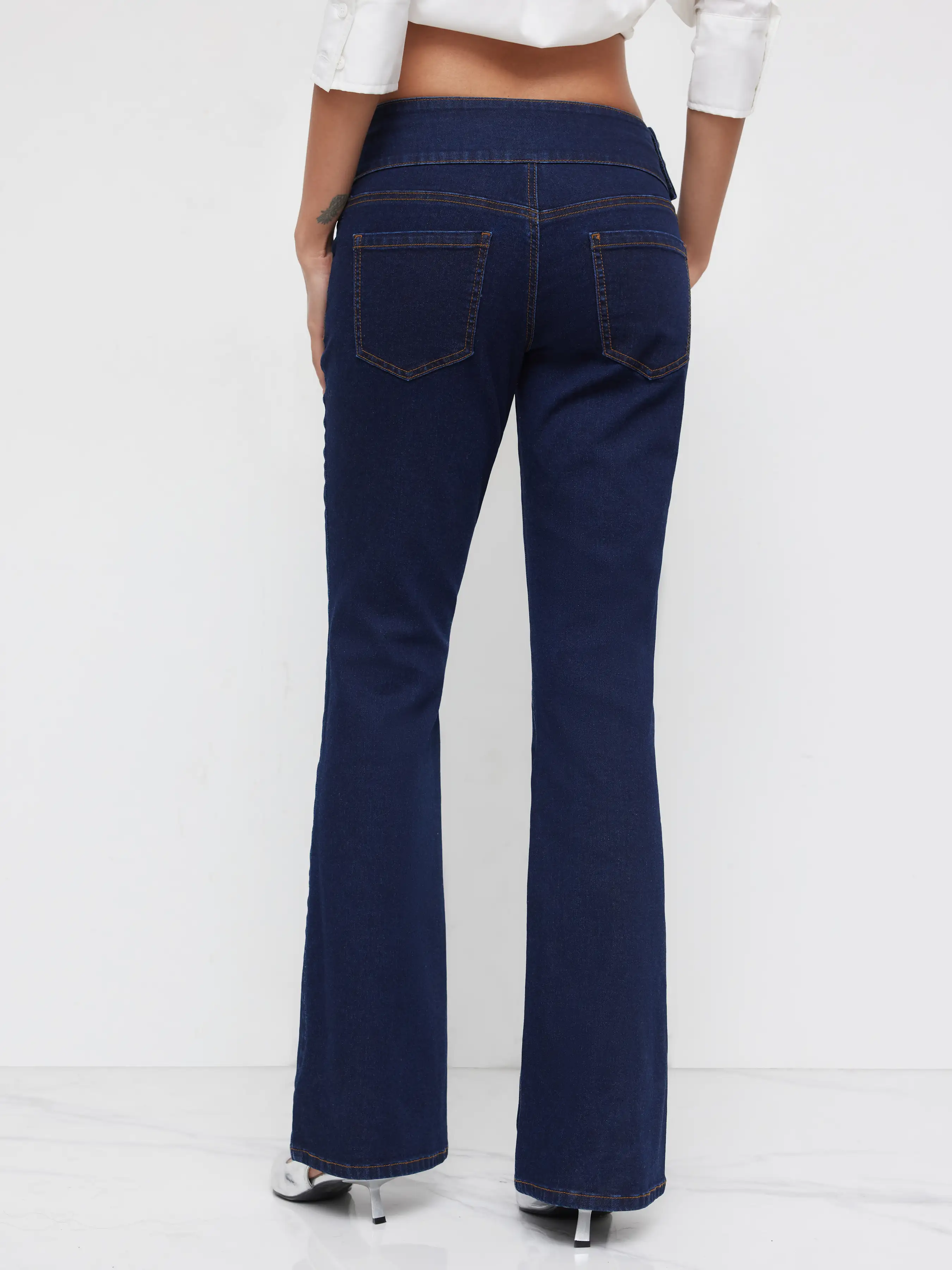 7166-high-stretch-denim-low-rise-flared-jeans-1.webp