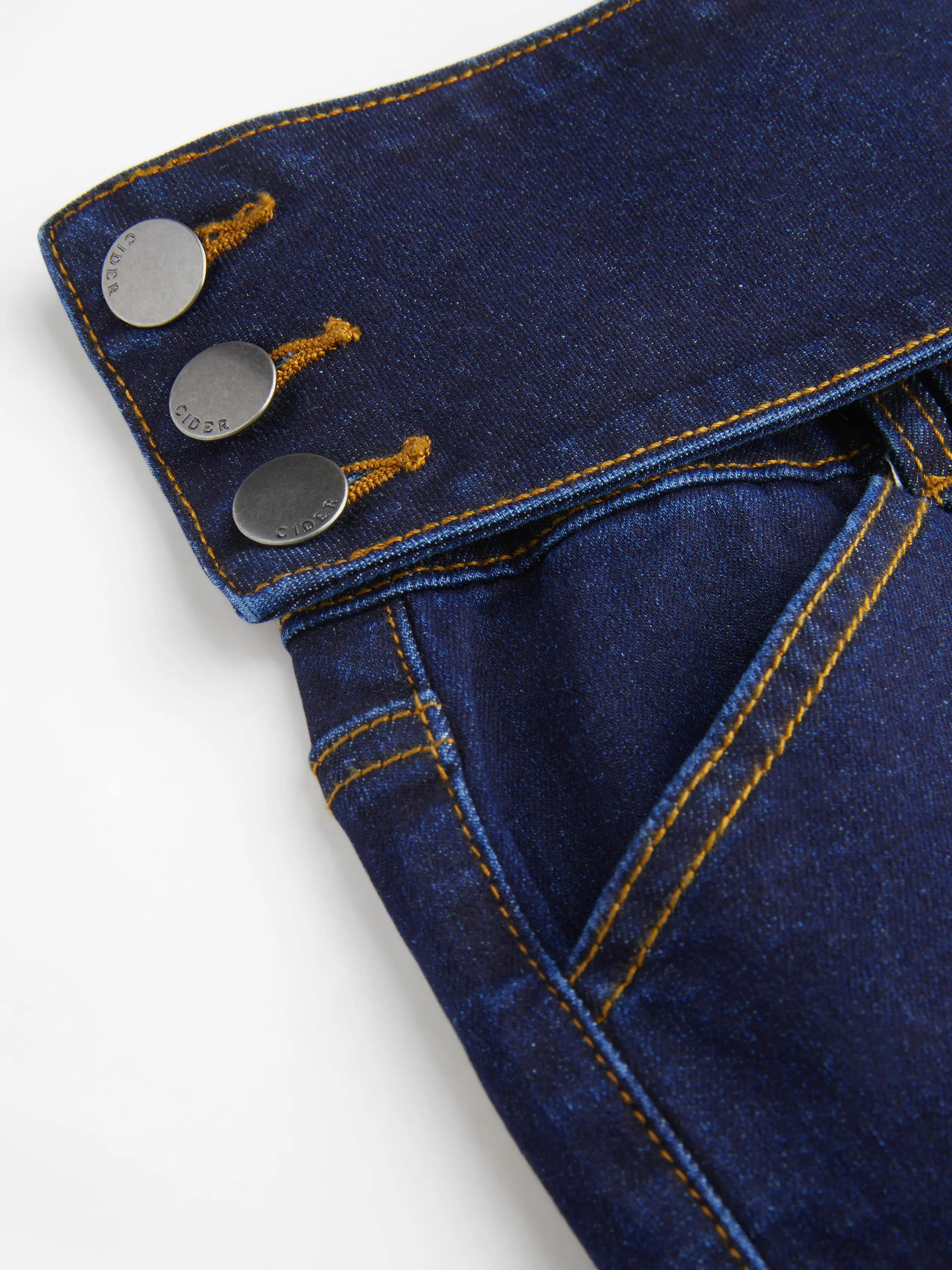 7166-high-stretch-denim-low-rise-flared-jeans-1.webp