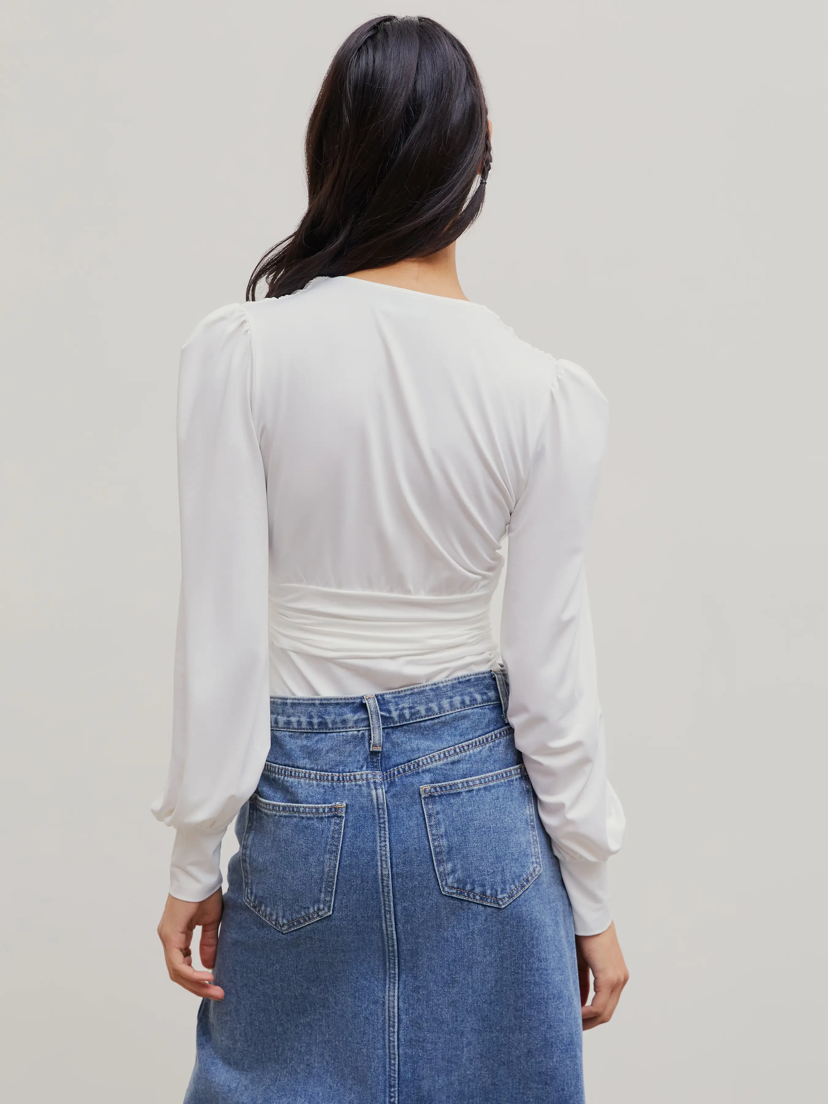 7335-solid-v-neck-ruched-knitted-bodysuit-1.webp