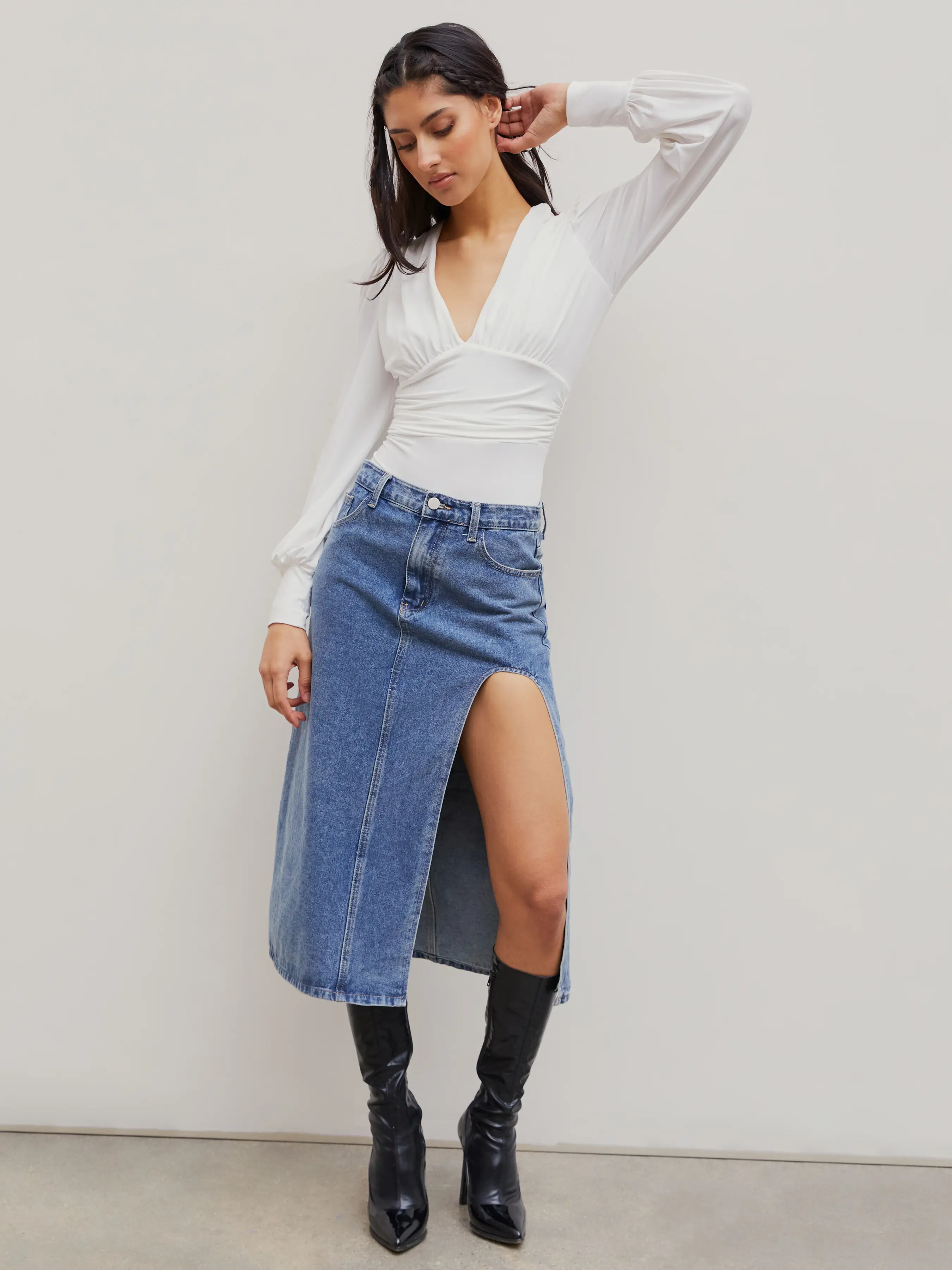 7335-solid-v-neck-ruched-knitted-bodysuit-1.webp