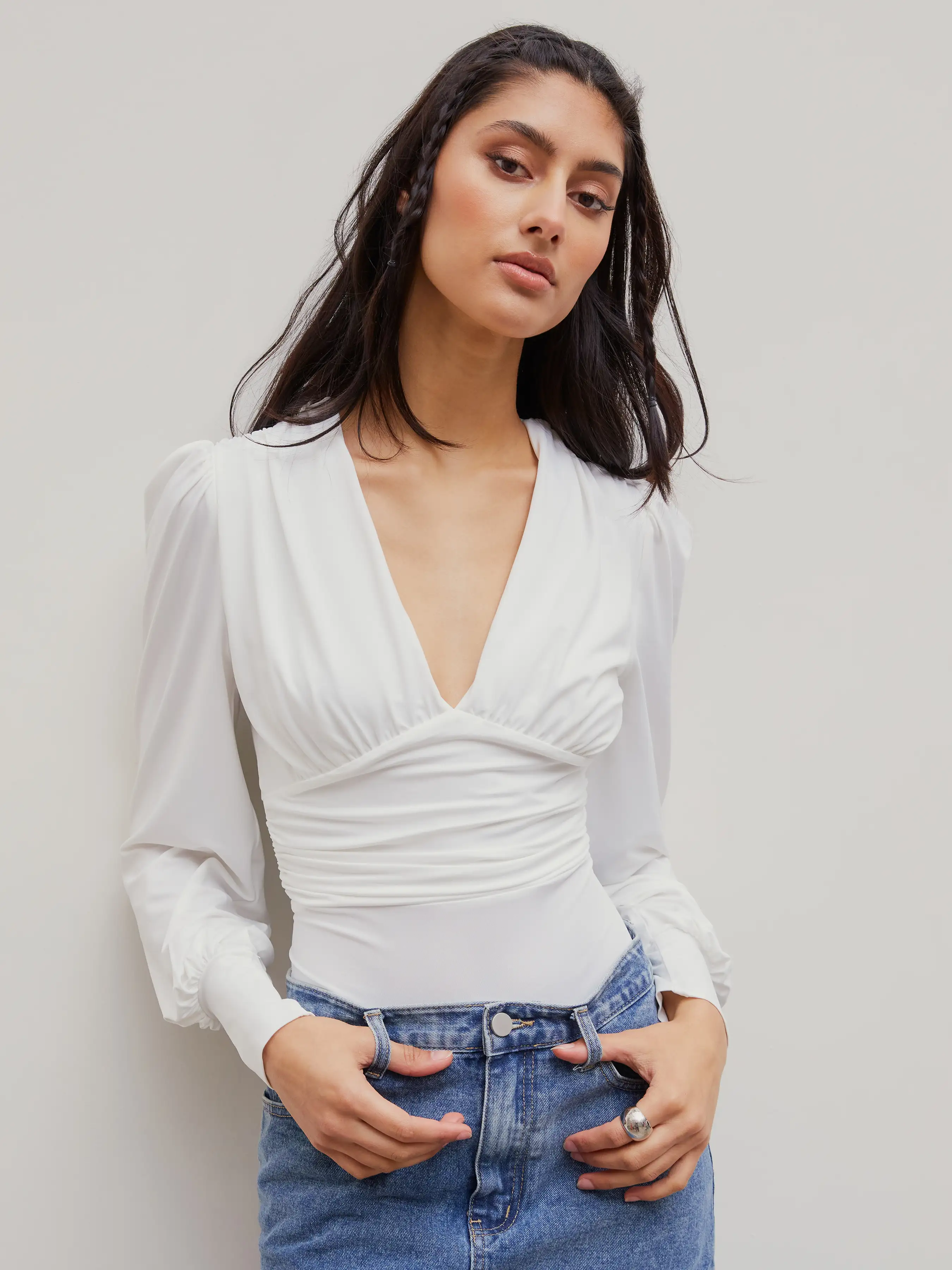 7335-solid-v-neck-ruched-knitted-bodysuit-1.webp