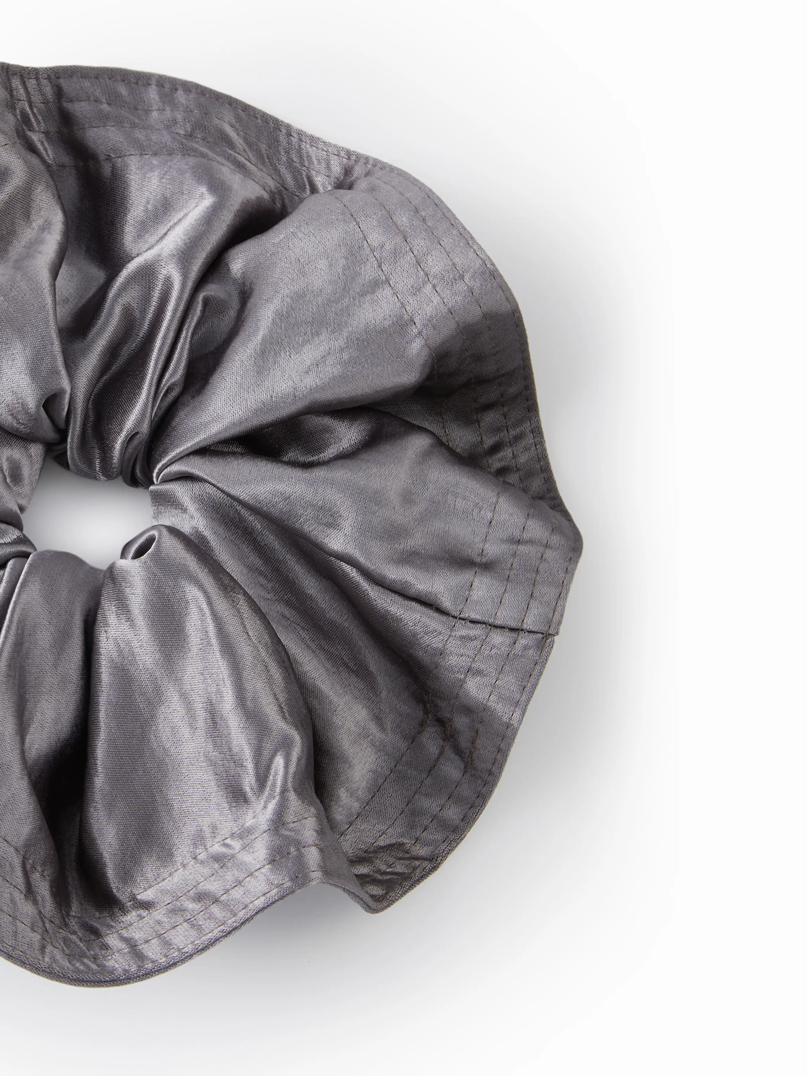 7492-satin-scrunchie-1.webp