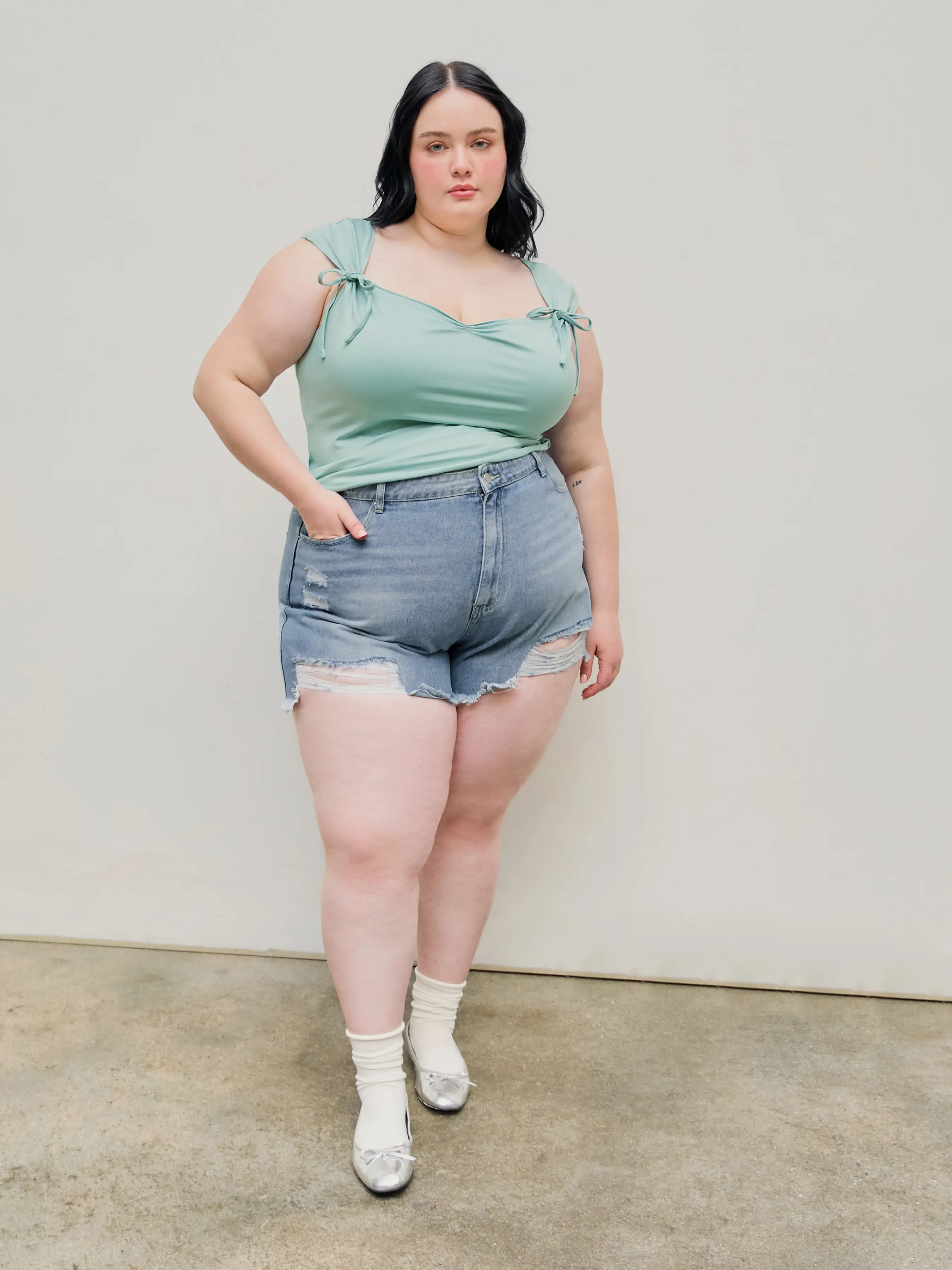 7493-tassels-ripped-pocket-jean-shorts-curve-plus-1.webp