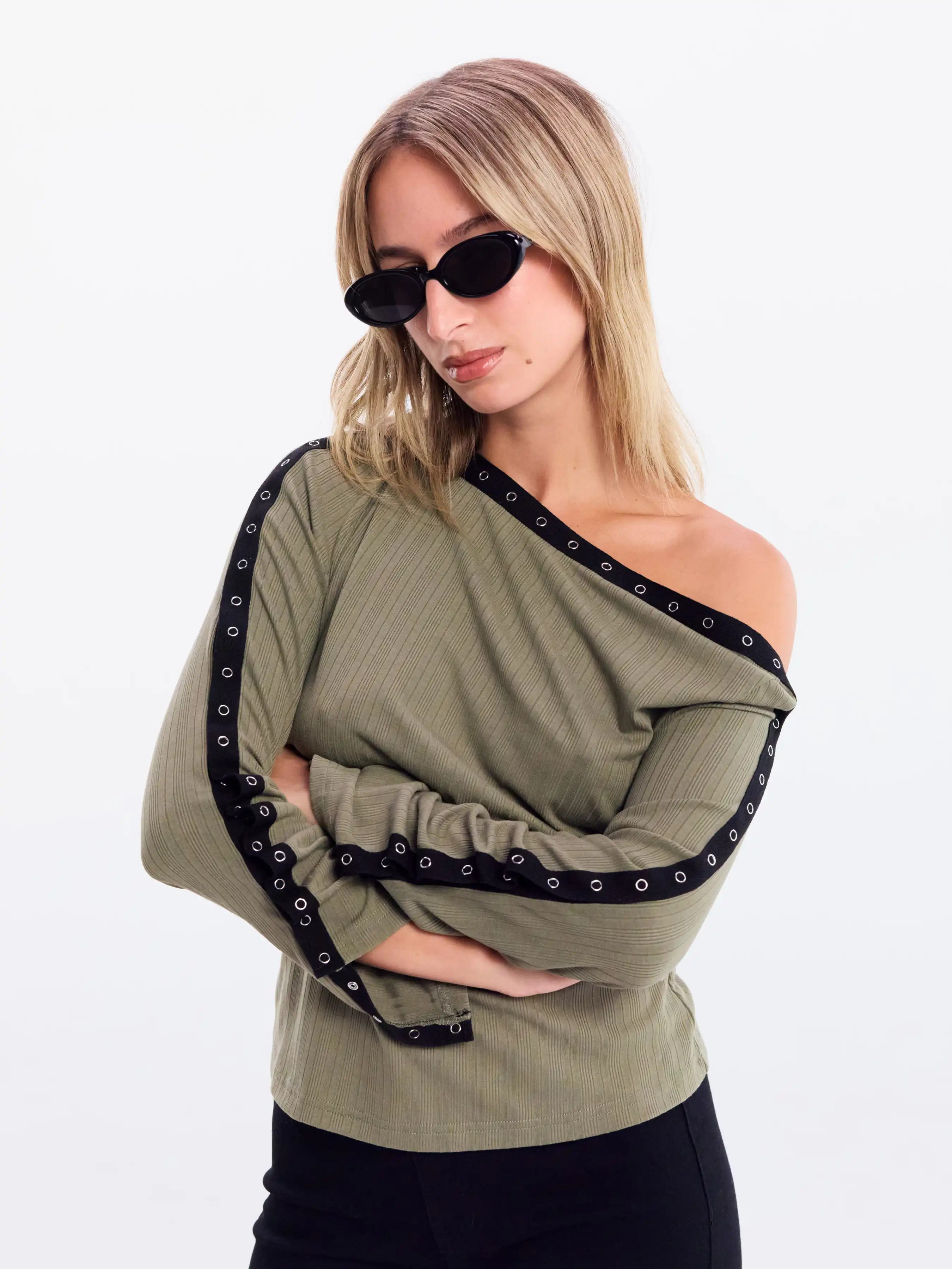 Boat Neck Long Sleeve Metal Detail Contrasting Binding Tee