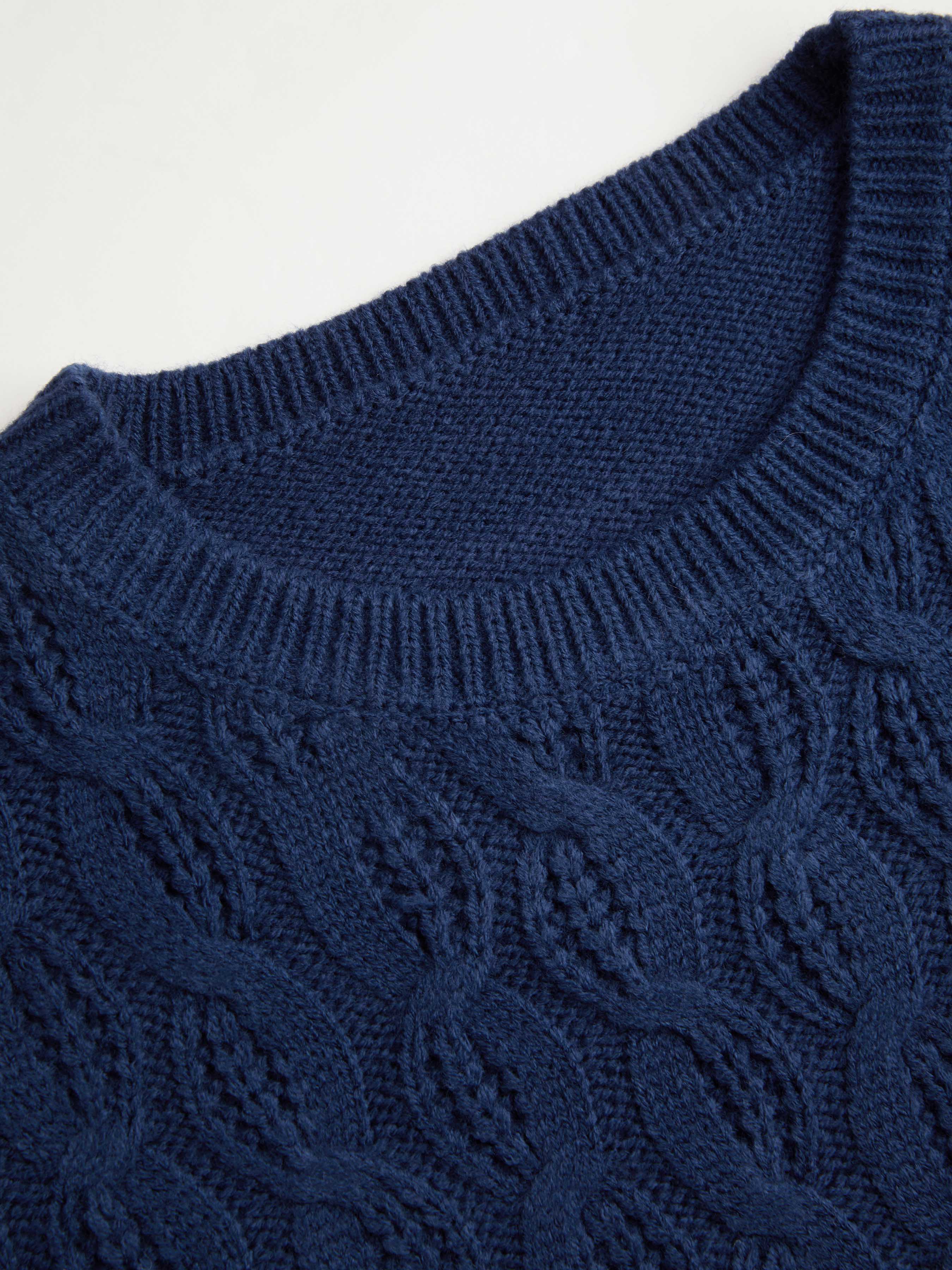 7915-round-neck-cable-knit-sweater-curve-plus-1.webp