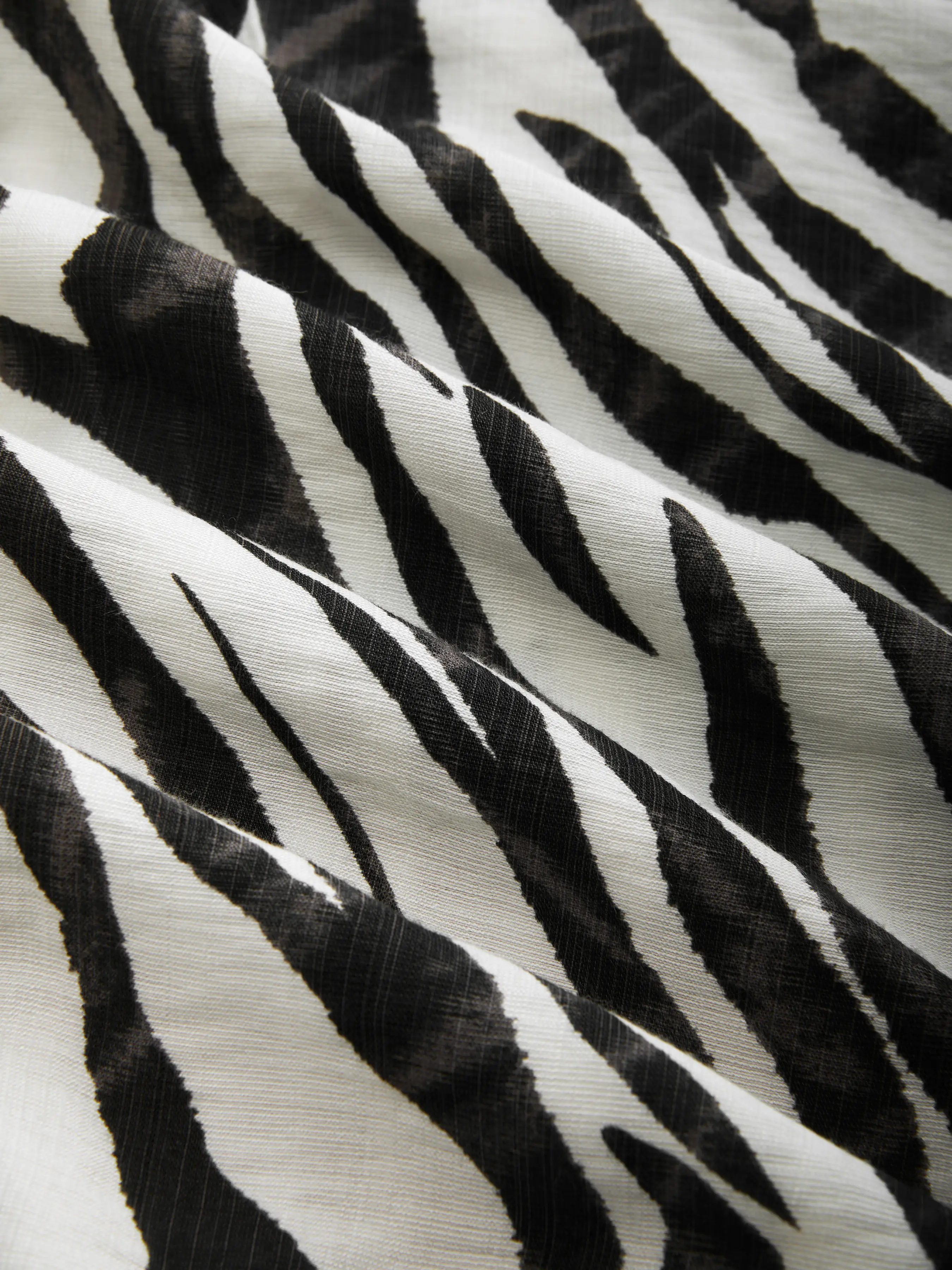 8020-halter-neckline-zebra-striped-backless-metal-detail-cut-out-blouse-1.webp