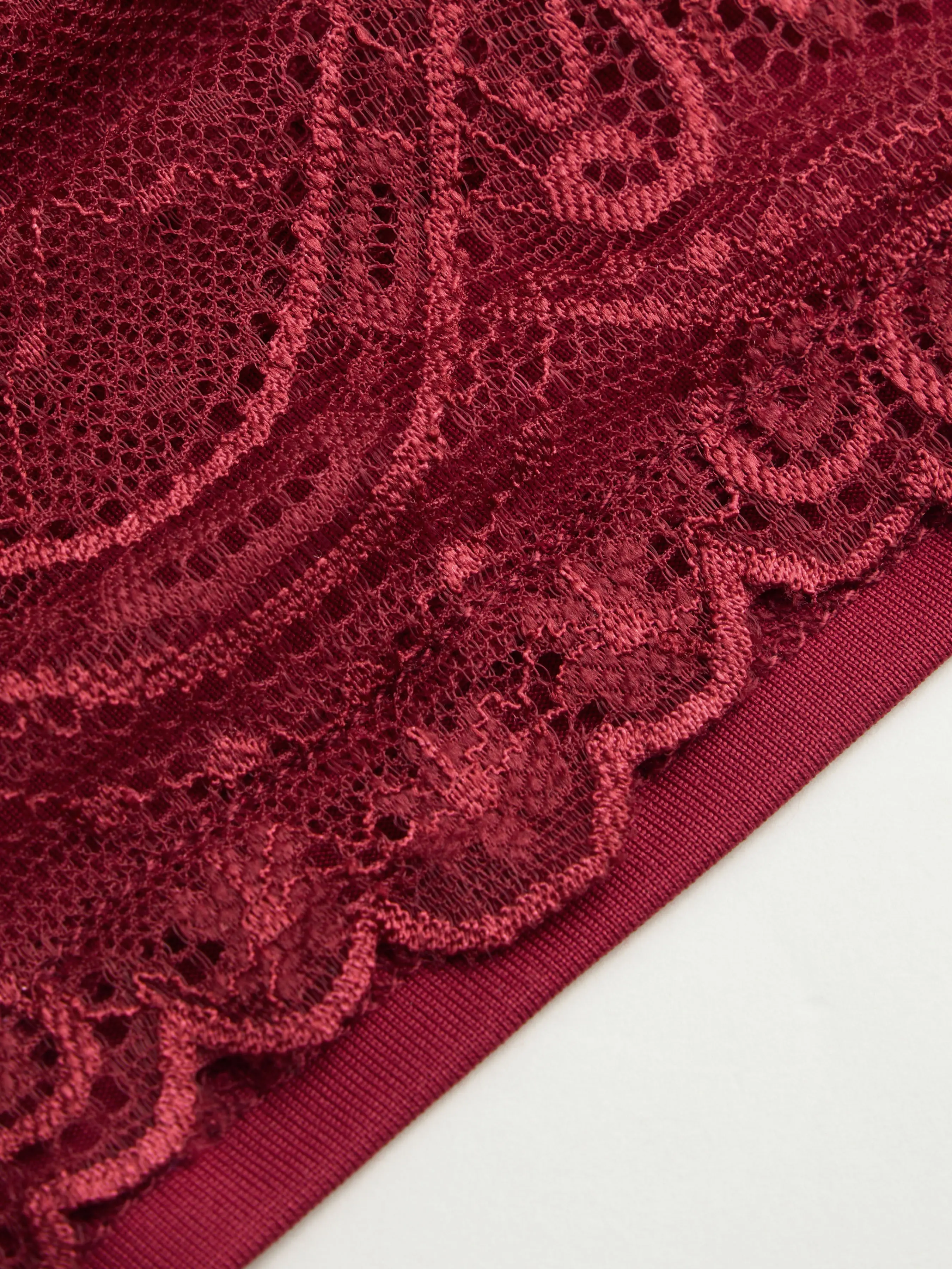 803-lace-crop-tank-top-1.webp