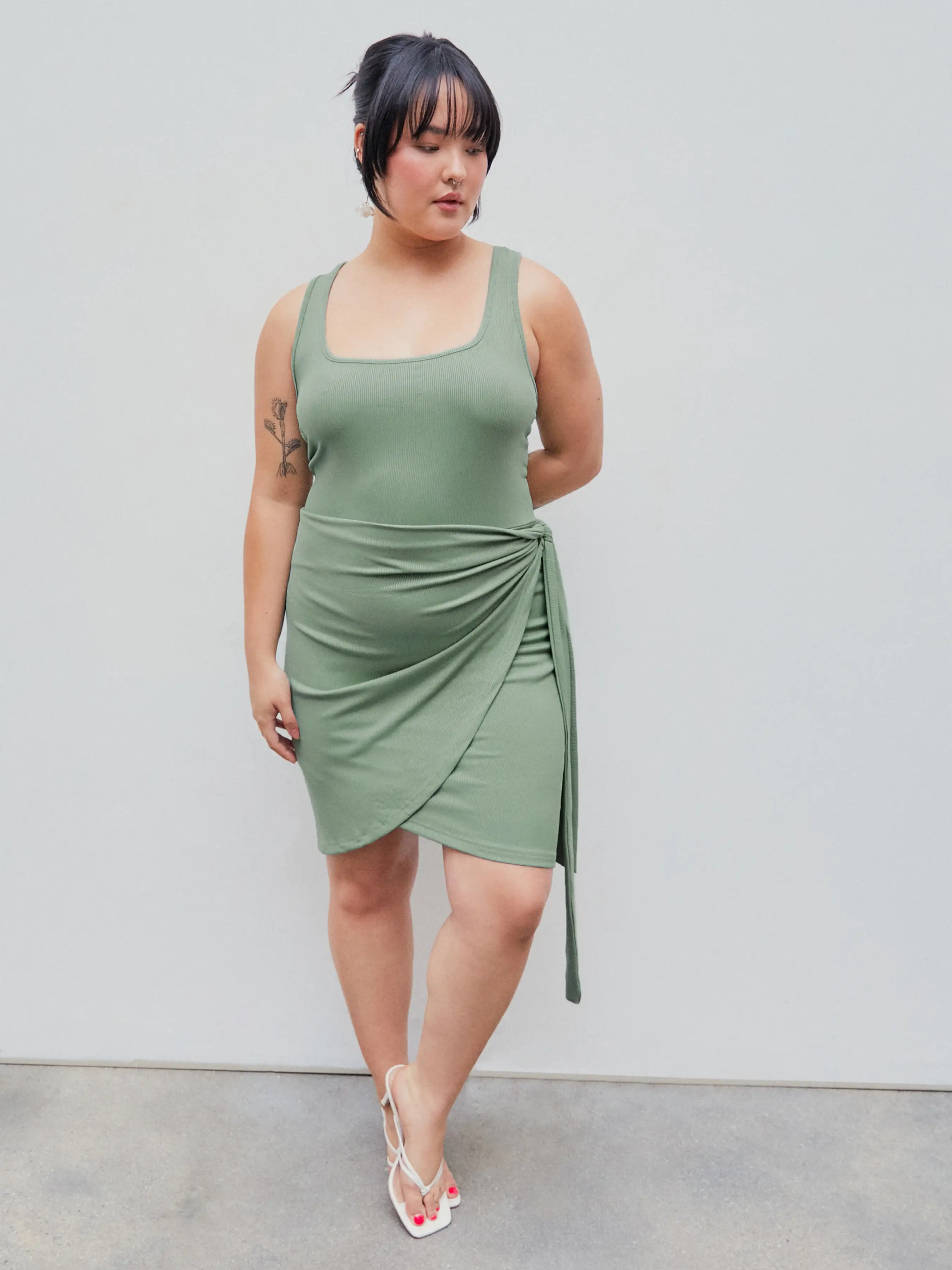 8150-u-neckline-knotted-ruched-sleeveless-mini-dress-curve-plus-1.webp