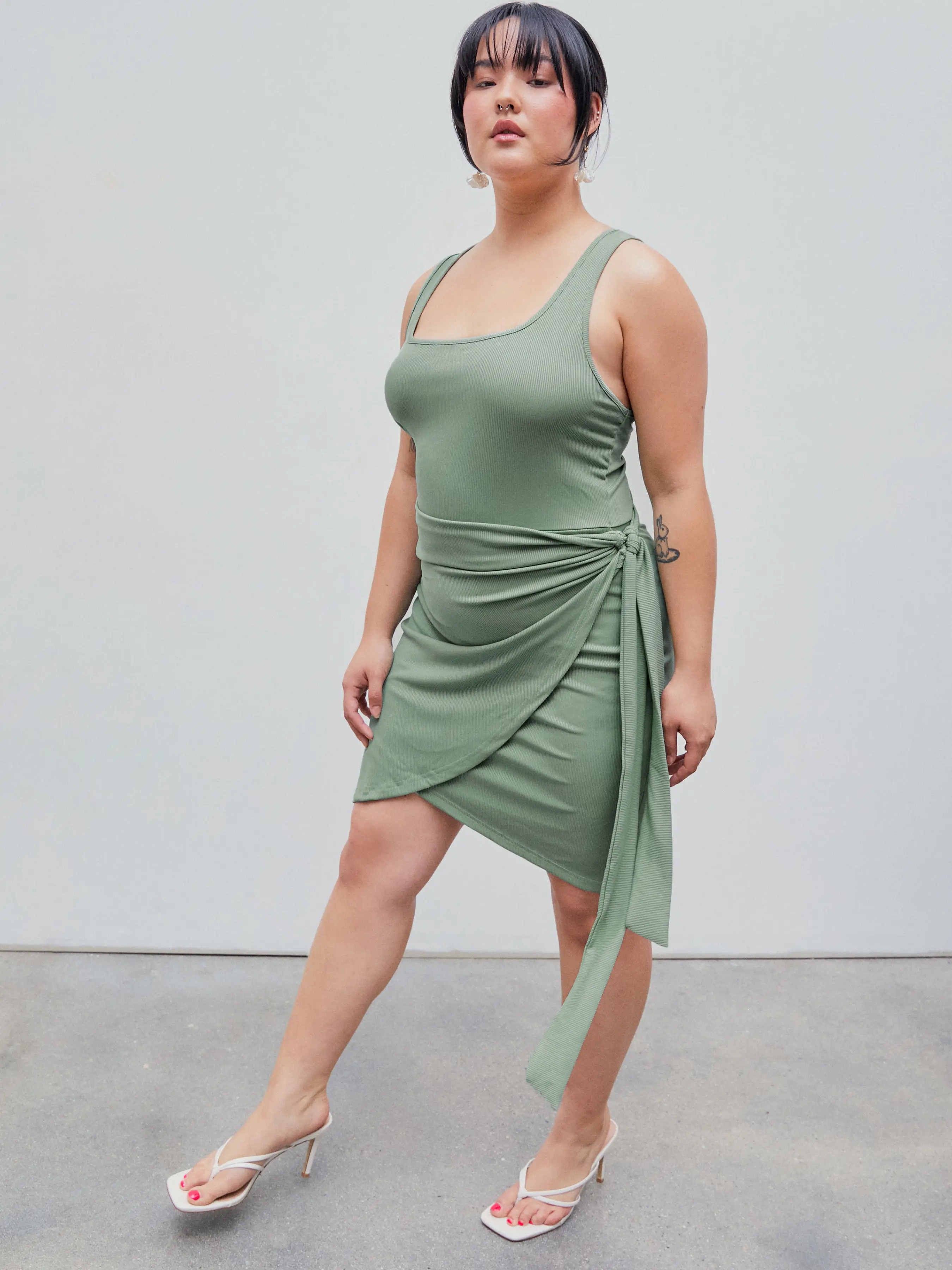 8150-u-neckline-knotted-ruched-sleeveless-mini-dress-curve-plus-1.webp