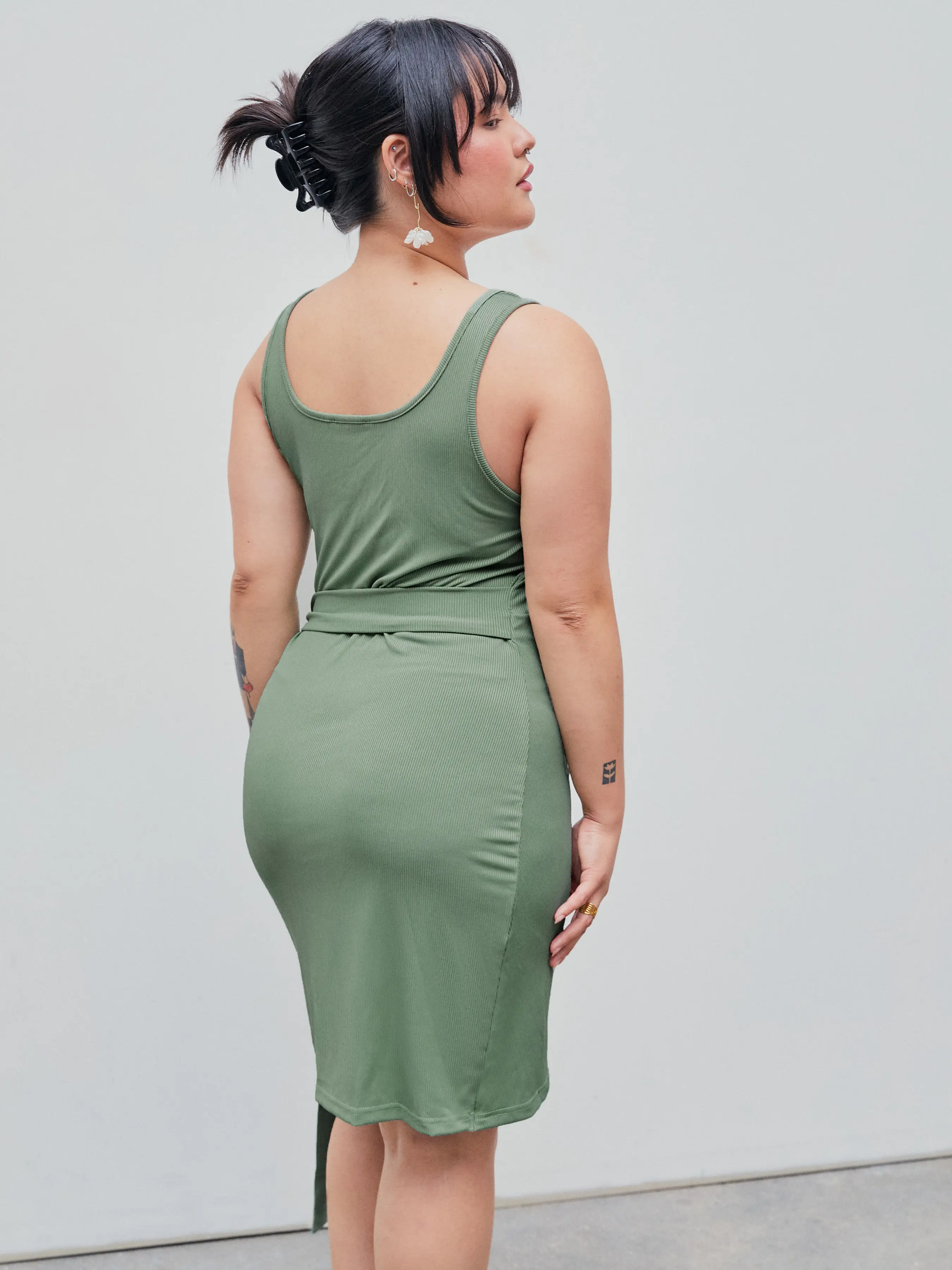 8150-u-neckline-knotted-ruched-sleeveless-mini-dress-curve-plus-1.webp
