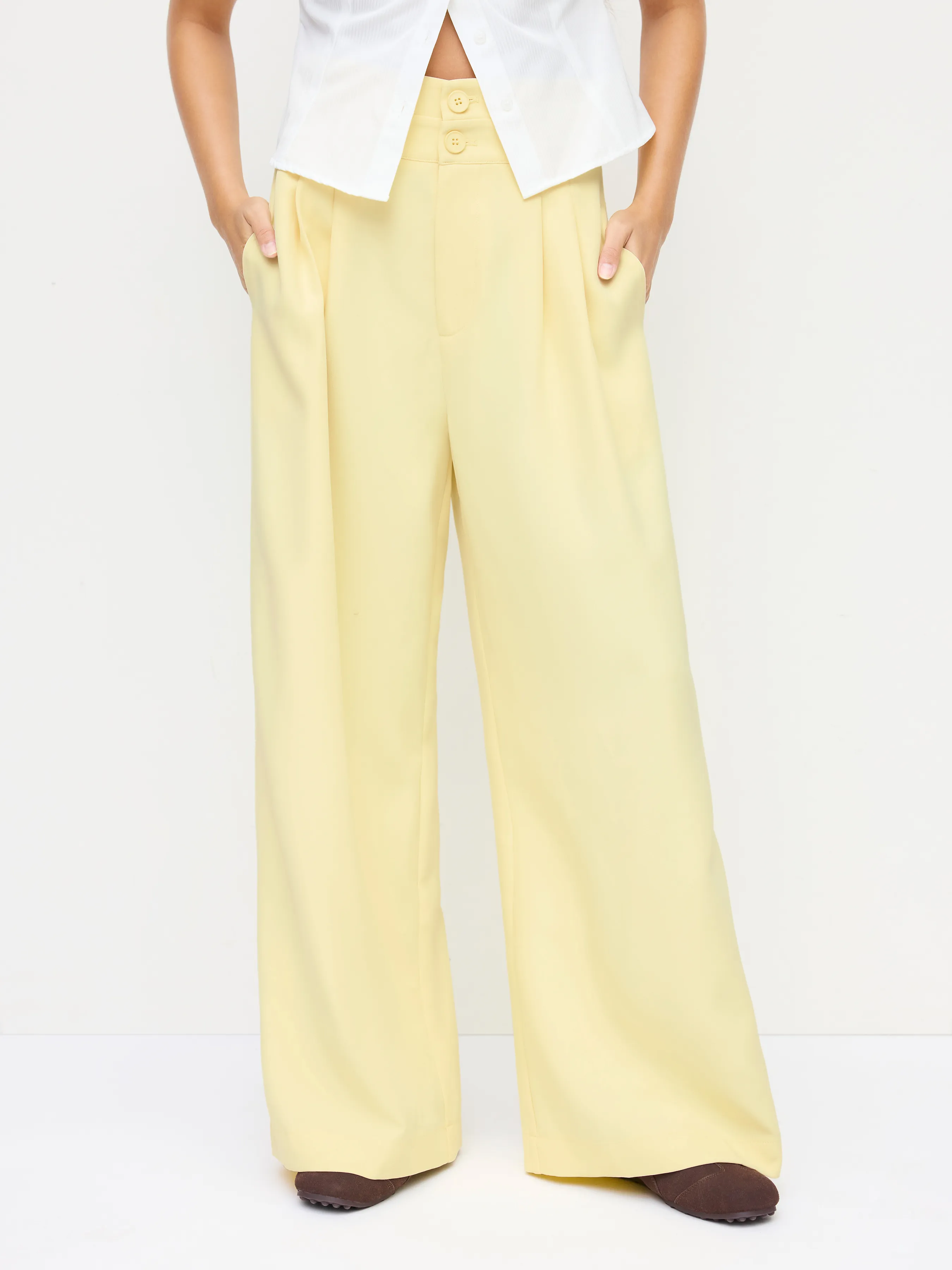 8998-high-rise-double-button-pleated-wide-leg-trousers-1.webp