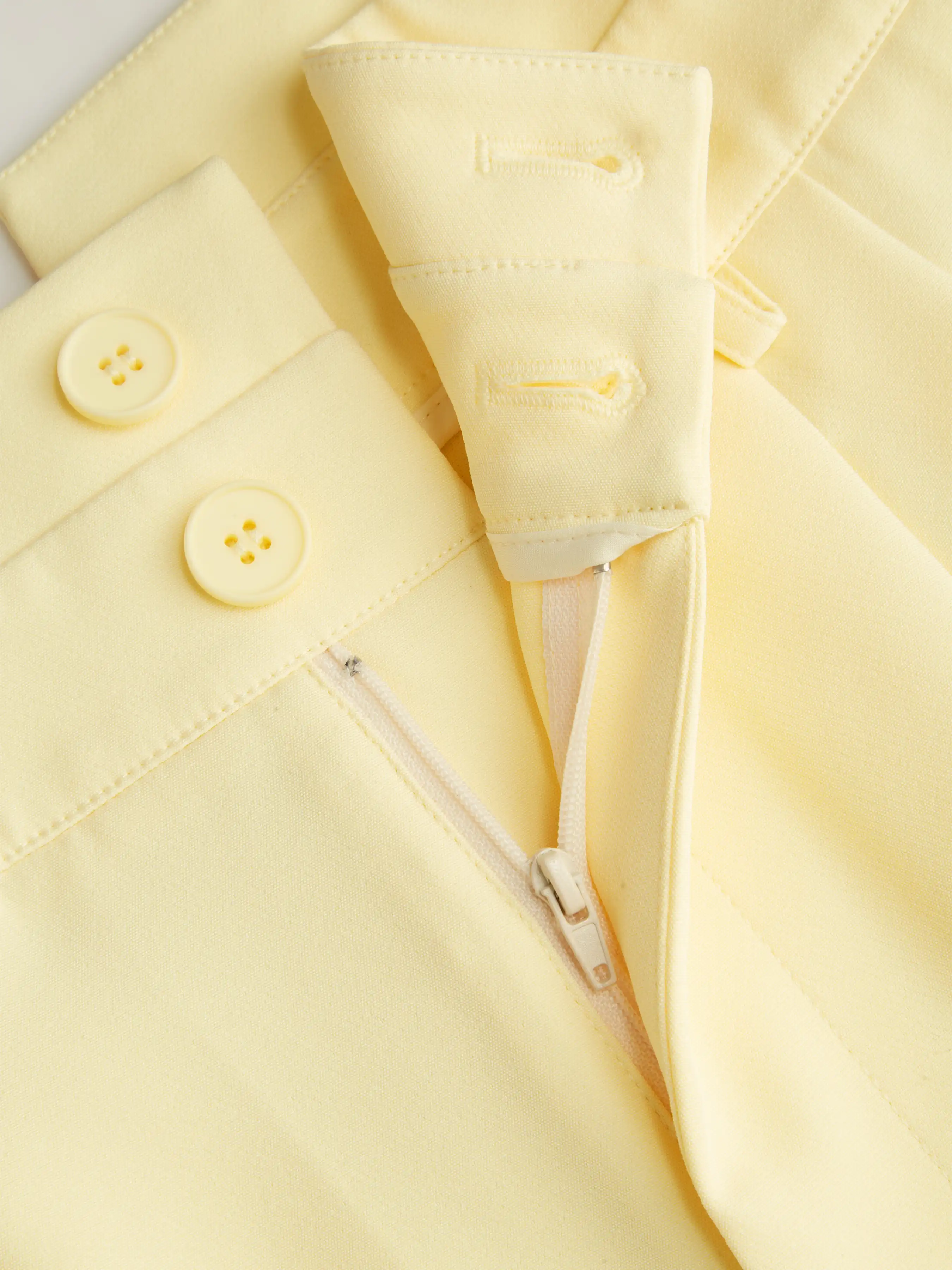 8998-high-rise-double-button-pleated-wide-leg-trousers-1.webp