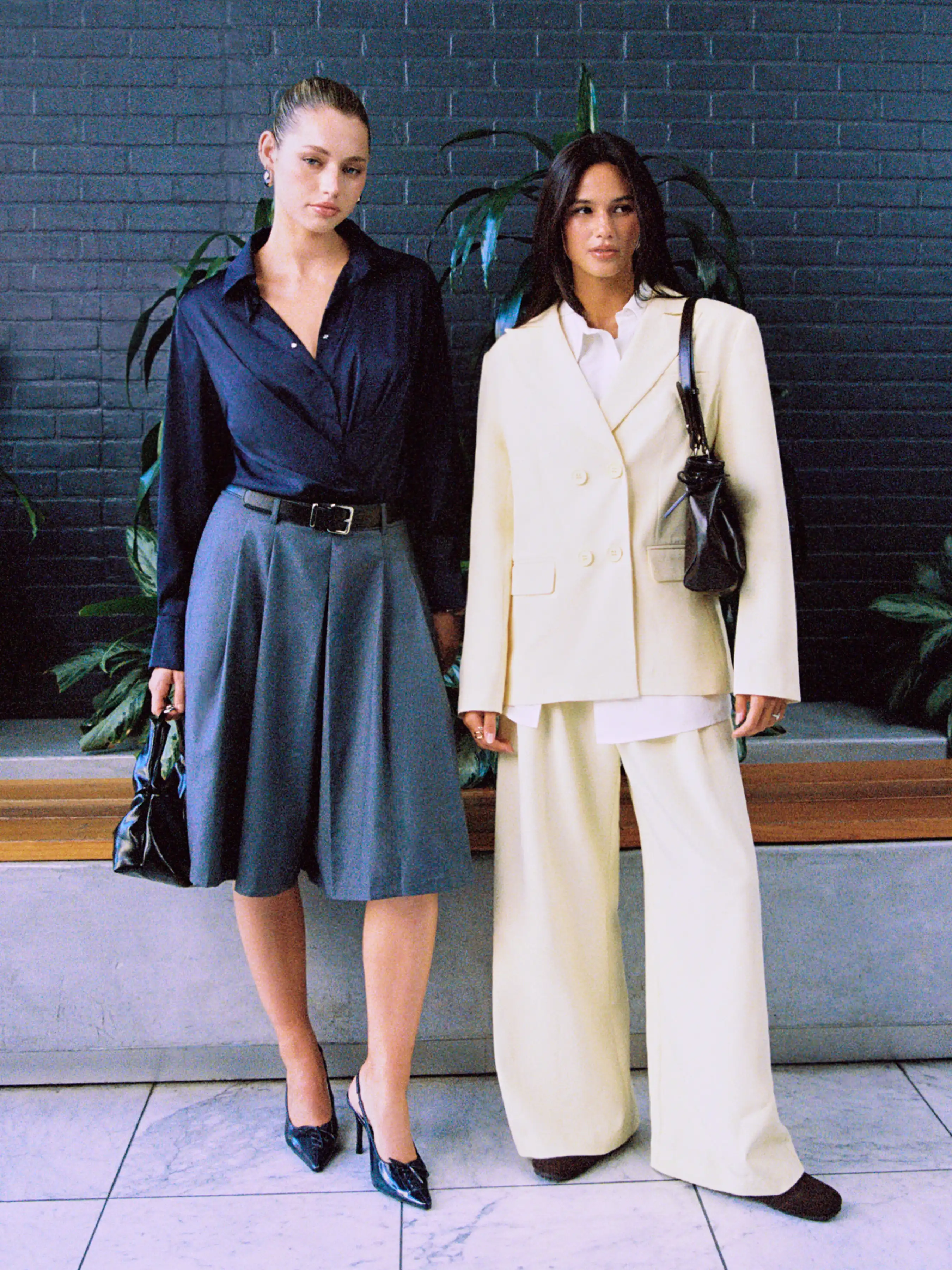 8998-high-rise-double-button-pleated-wide-leg-trousers-1.webp