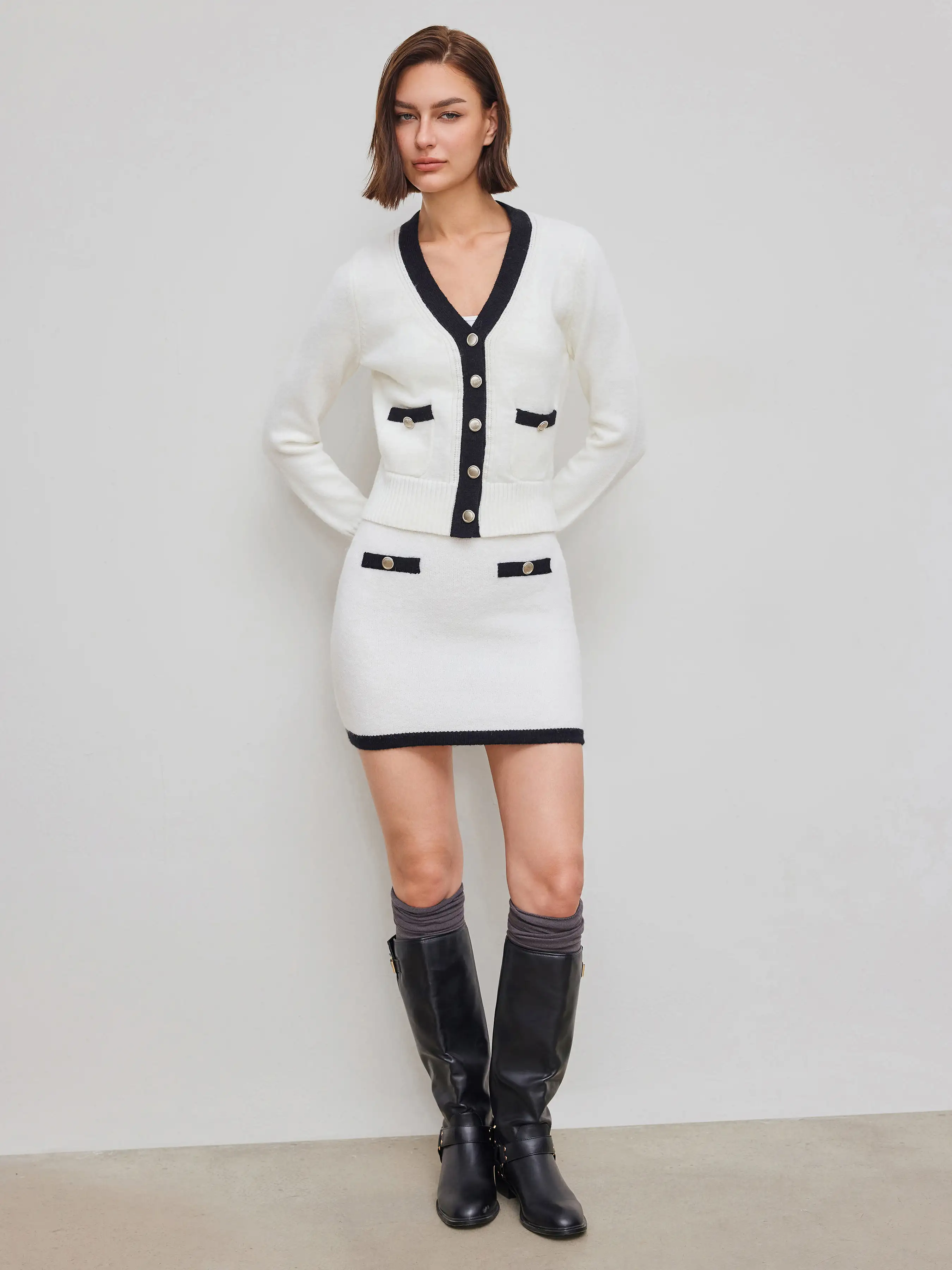 9382-knit-v-neck-contrasting-binding-top-1.webp