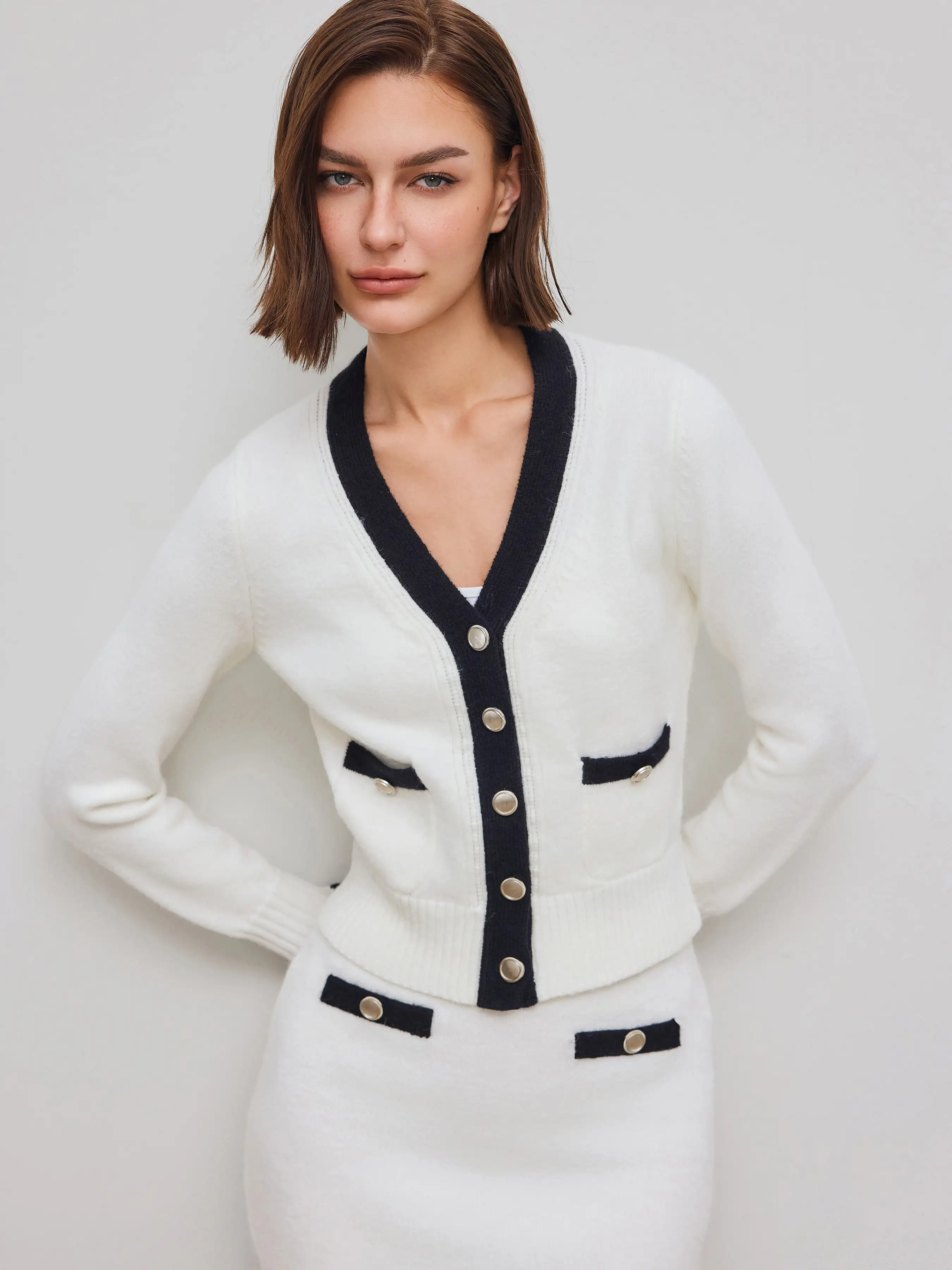 9382-knit-v-neck-contrasting-binding-top-1.webp