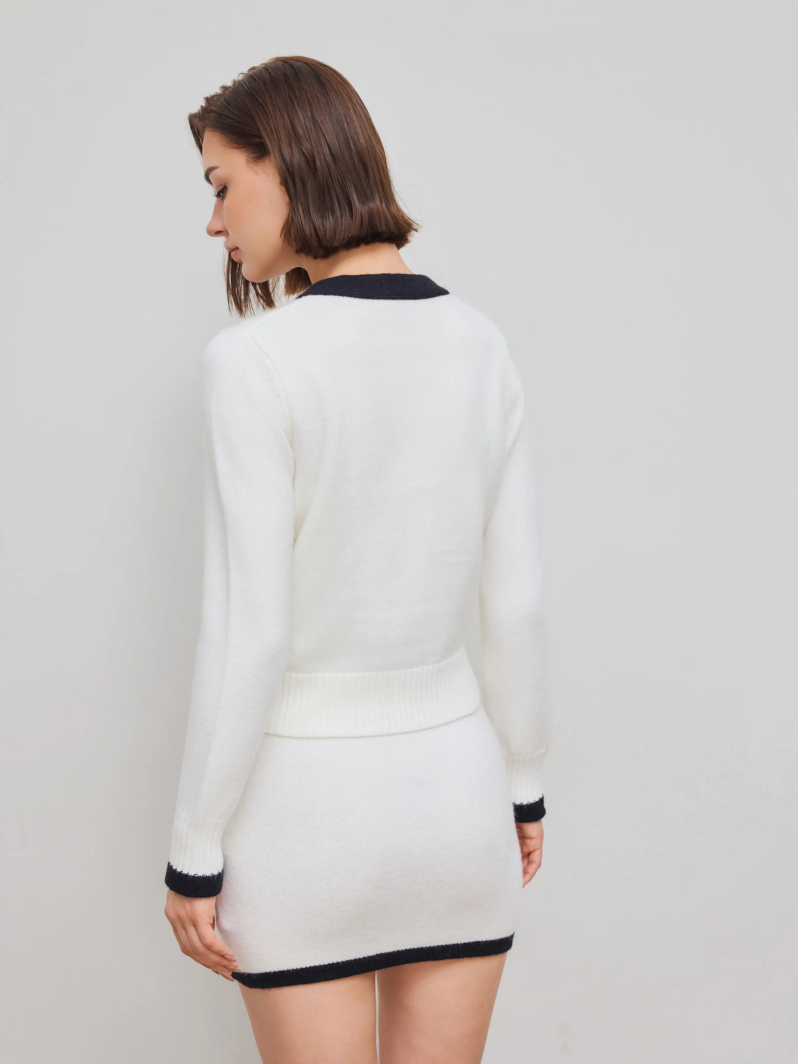 9382-knit-v-neck-contrasting-binding-top-1.webp